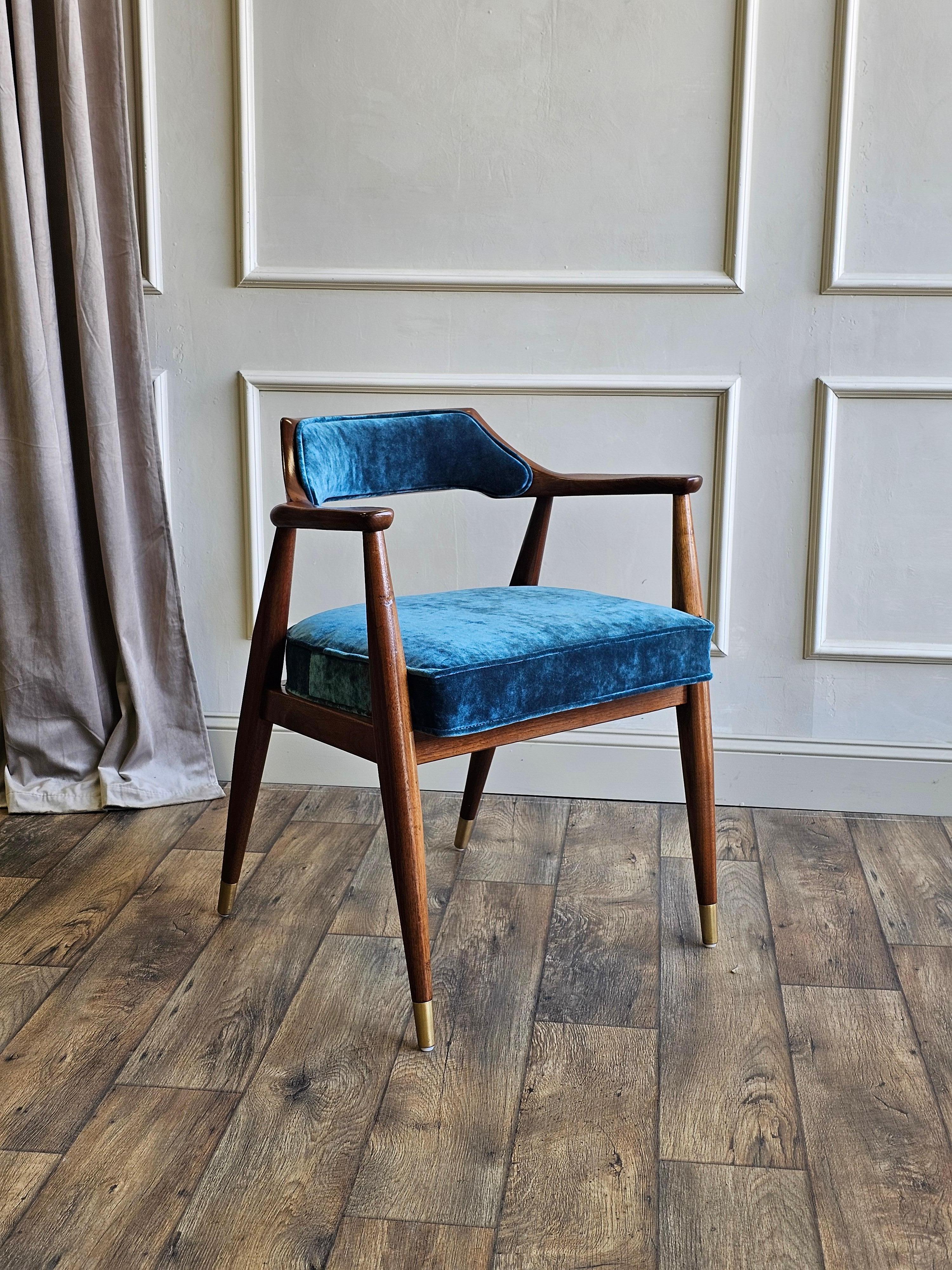 20ième siècle Chaise Jasper en noyer, moderne, du milieu du siècle Ensemble de chaises de compagnie en vente
