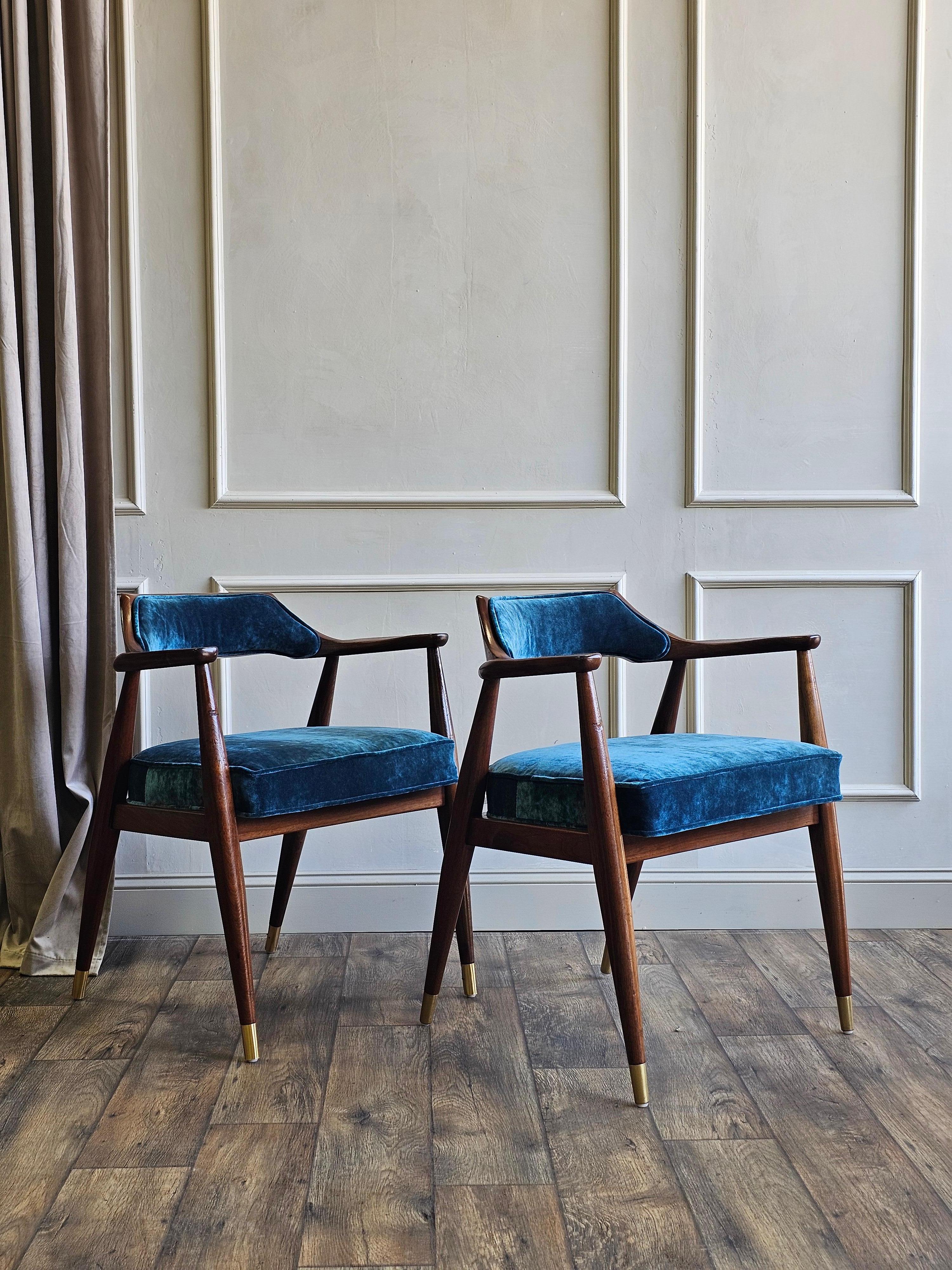 Chaise Jasper en noyer, moderne, du milieu du siècle Ensemble de chaises de compagnie en vente 1