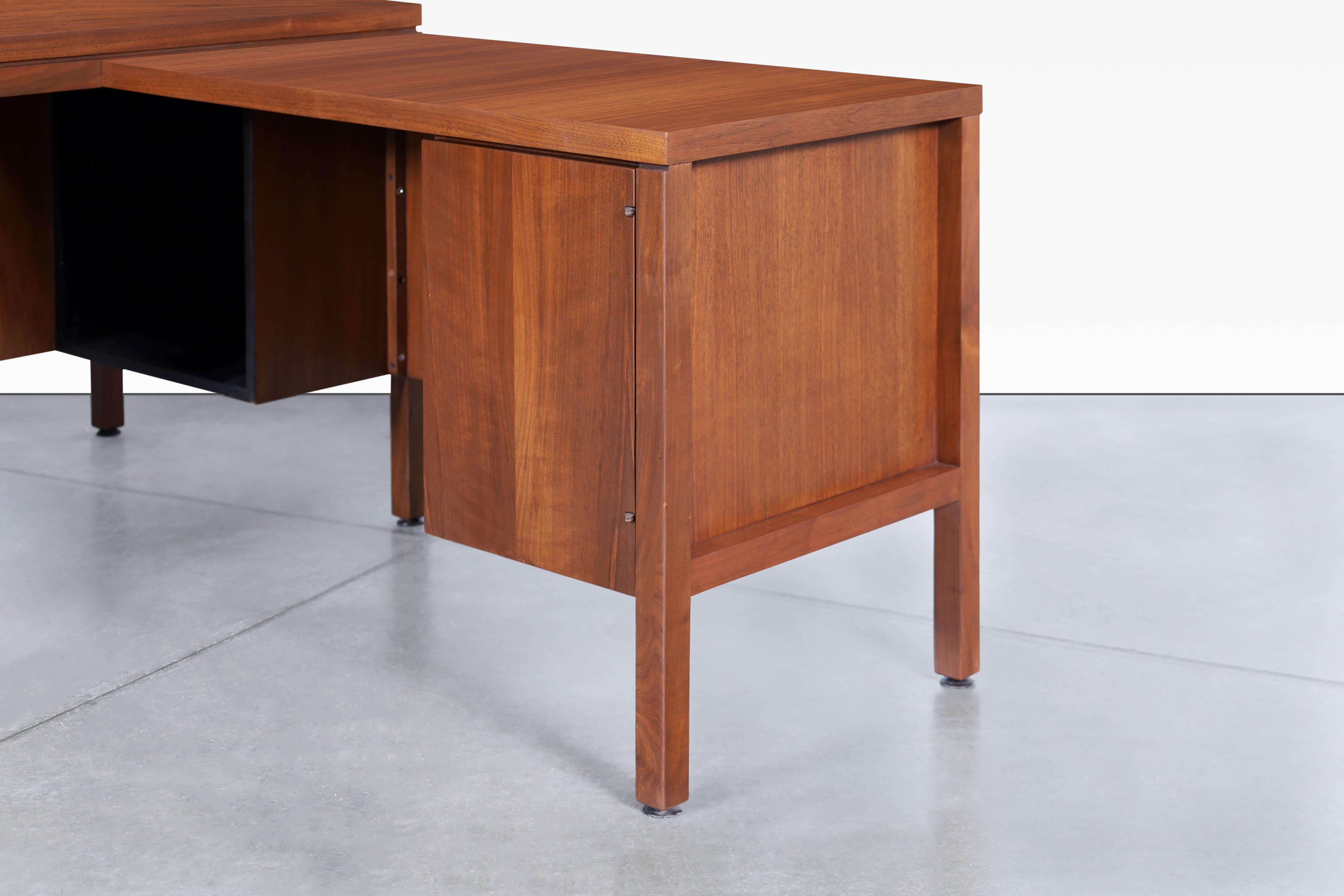 Mid-Century Modern Walnut L-Shaped Desk In Excellent Condition In North Hollywood, CA