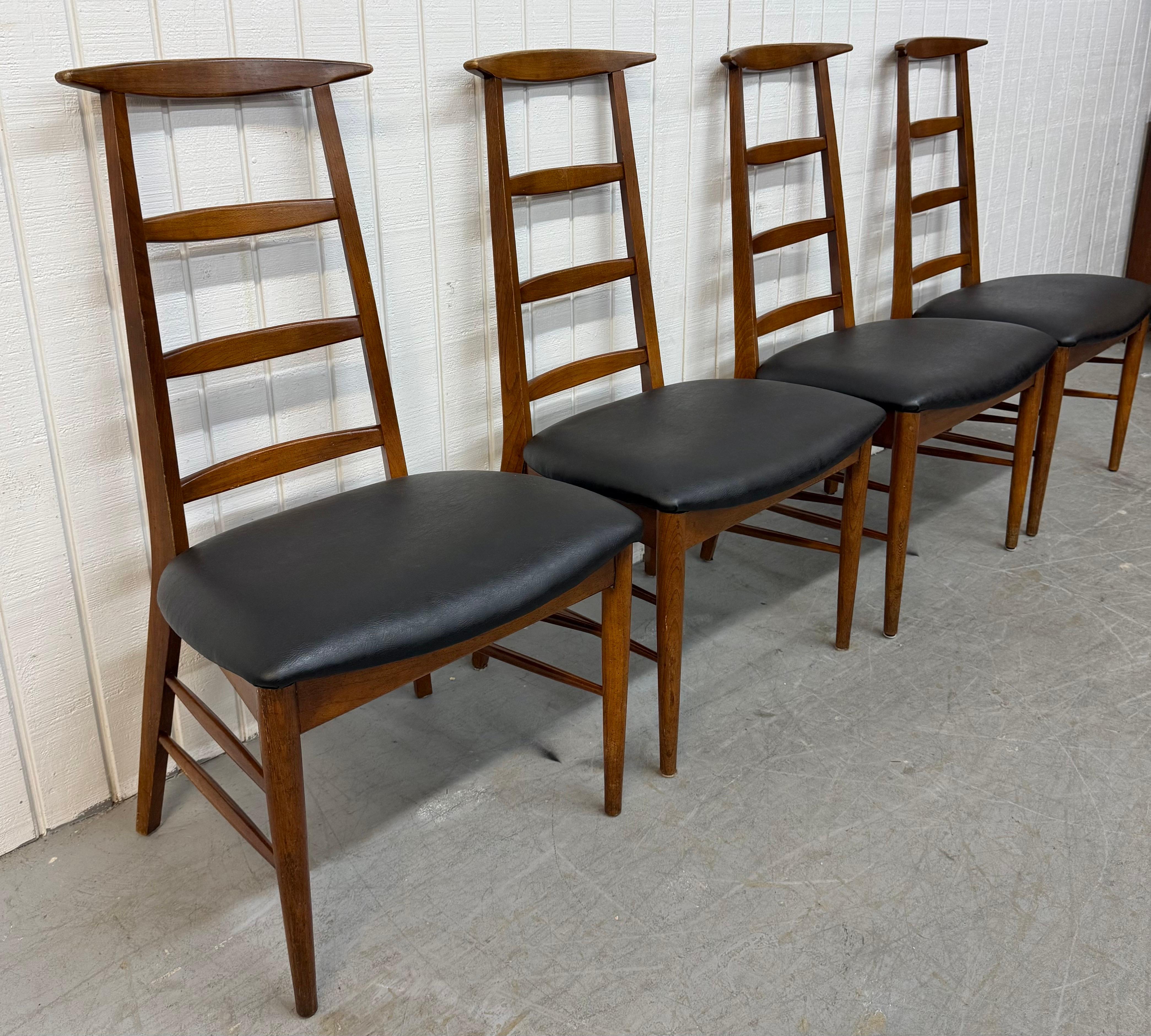 Mid-Century moderno Sedie da pranzo moderne in noce con schienale a scaletta - Set di 4 in vendita