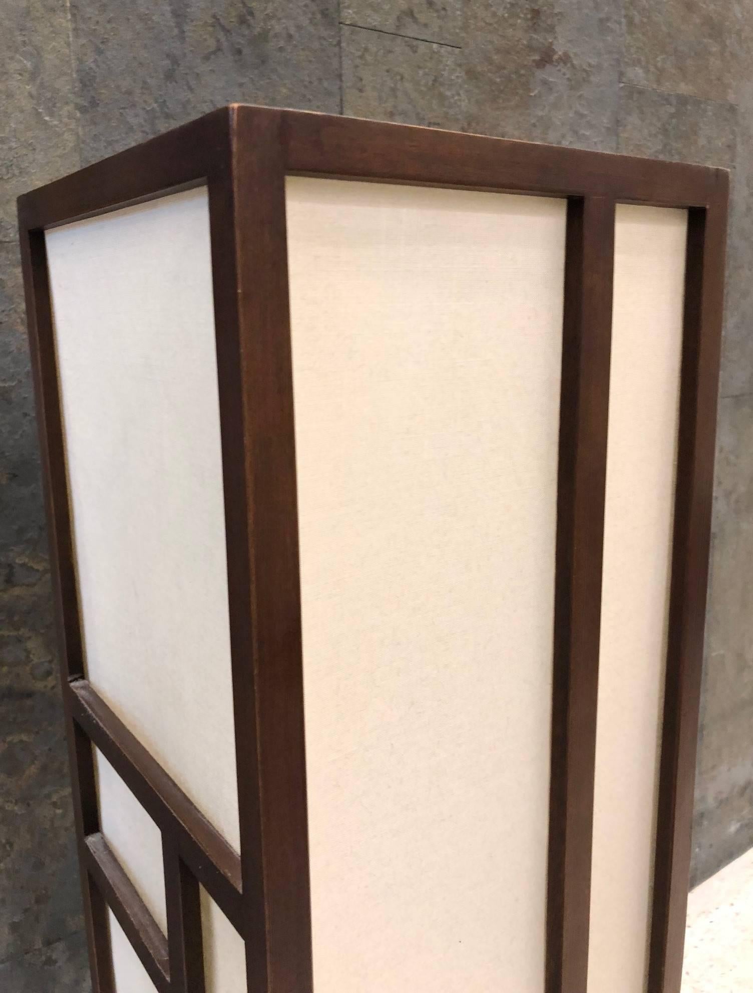 Lampe en noyer de style mi-siècle moderne 1