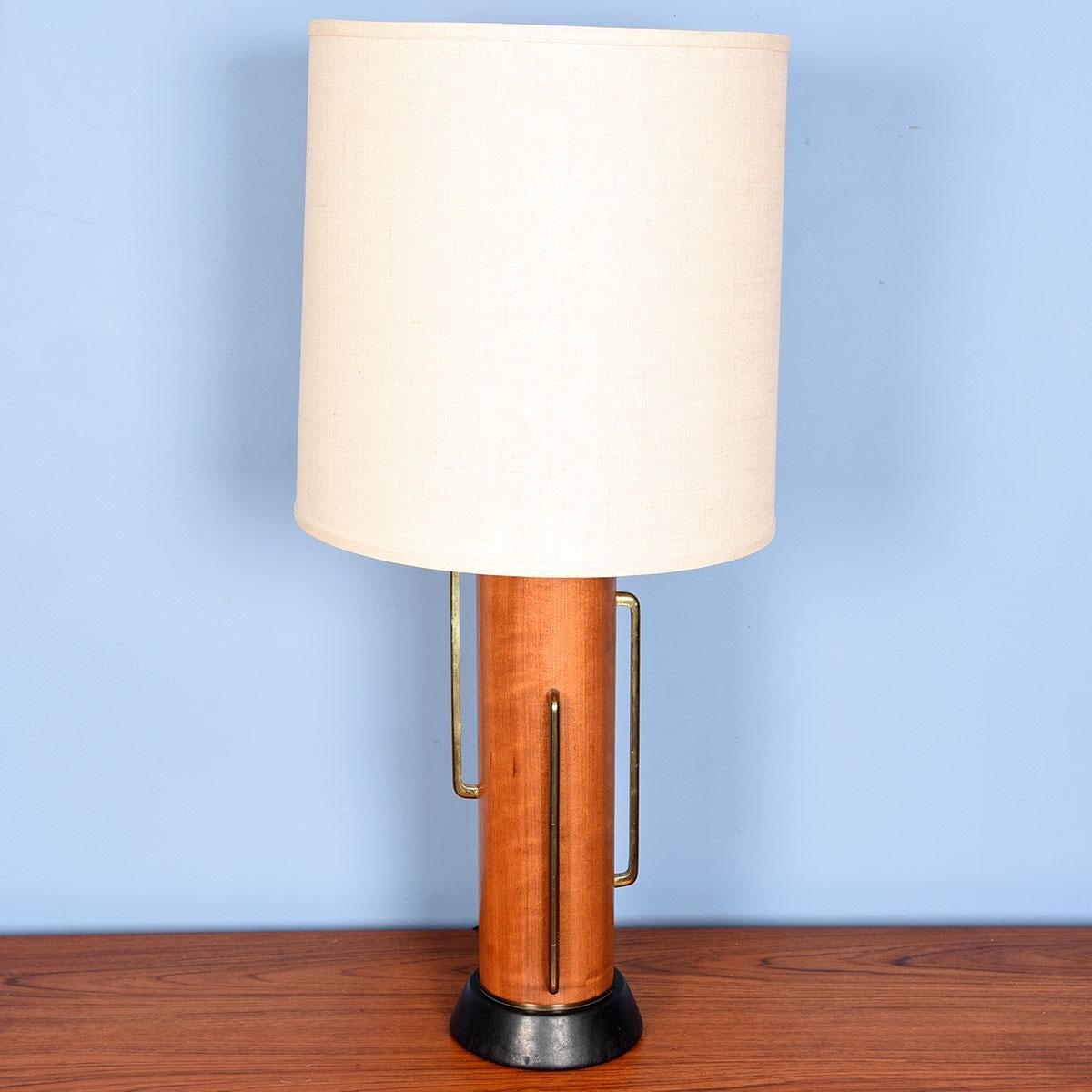Mid-Century Modern Walnut Lamp with Brass Detail In Excellent Condition For Sale In Kensington, MD