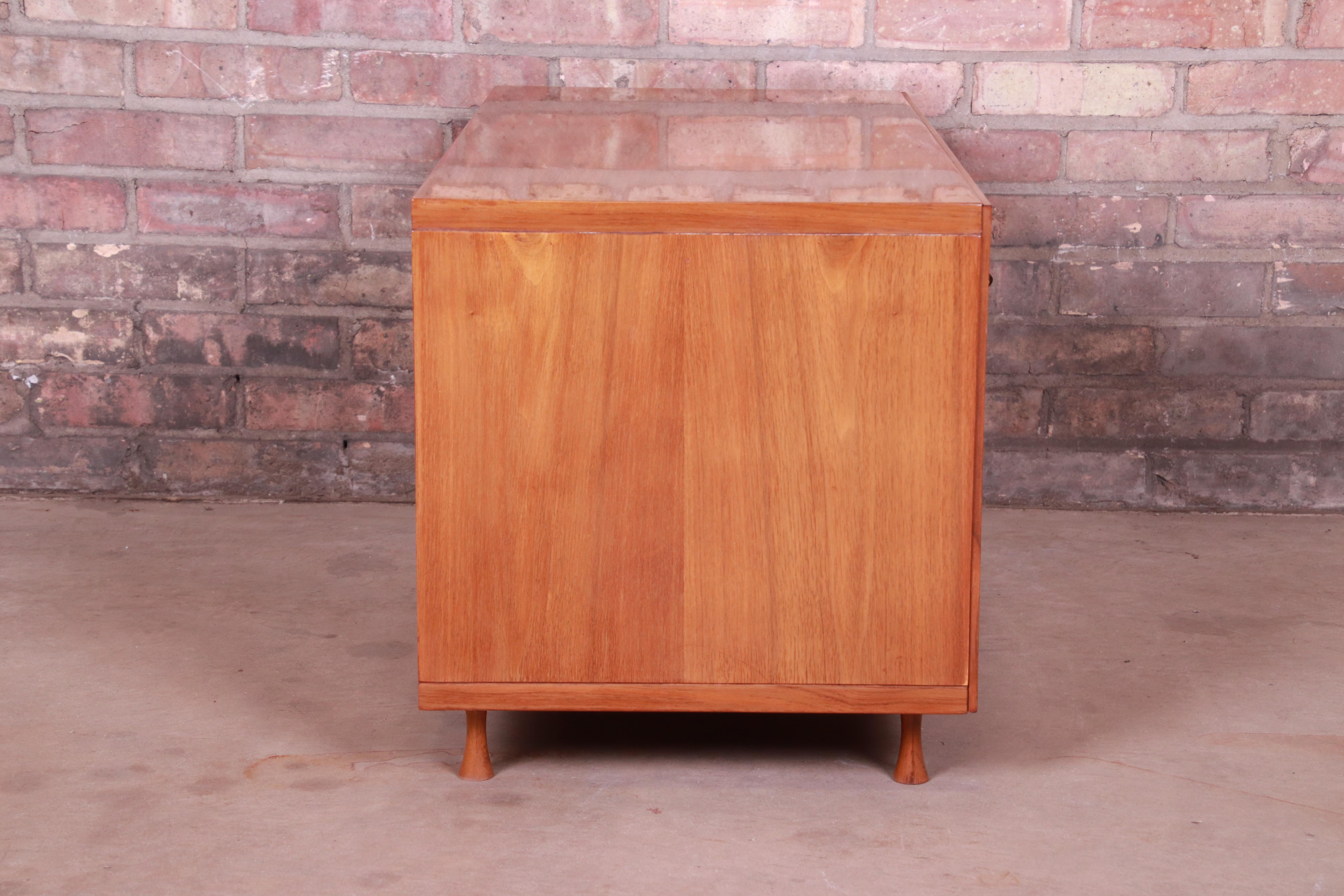 Mid-Century Modern Walnut Lighted Bar Cabinet Attributed to Singer & Sons, 1960s 4