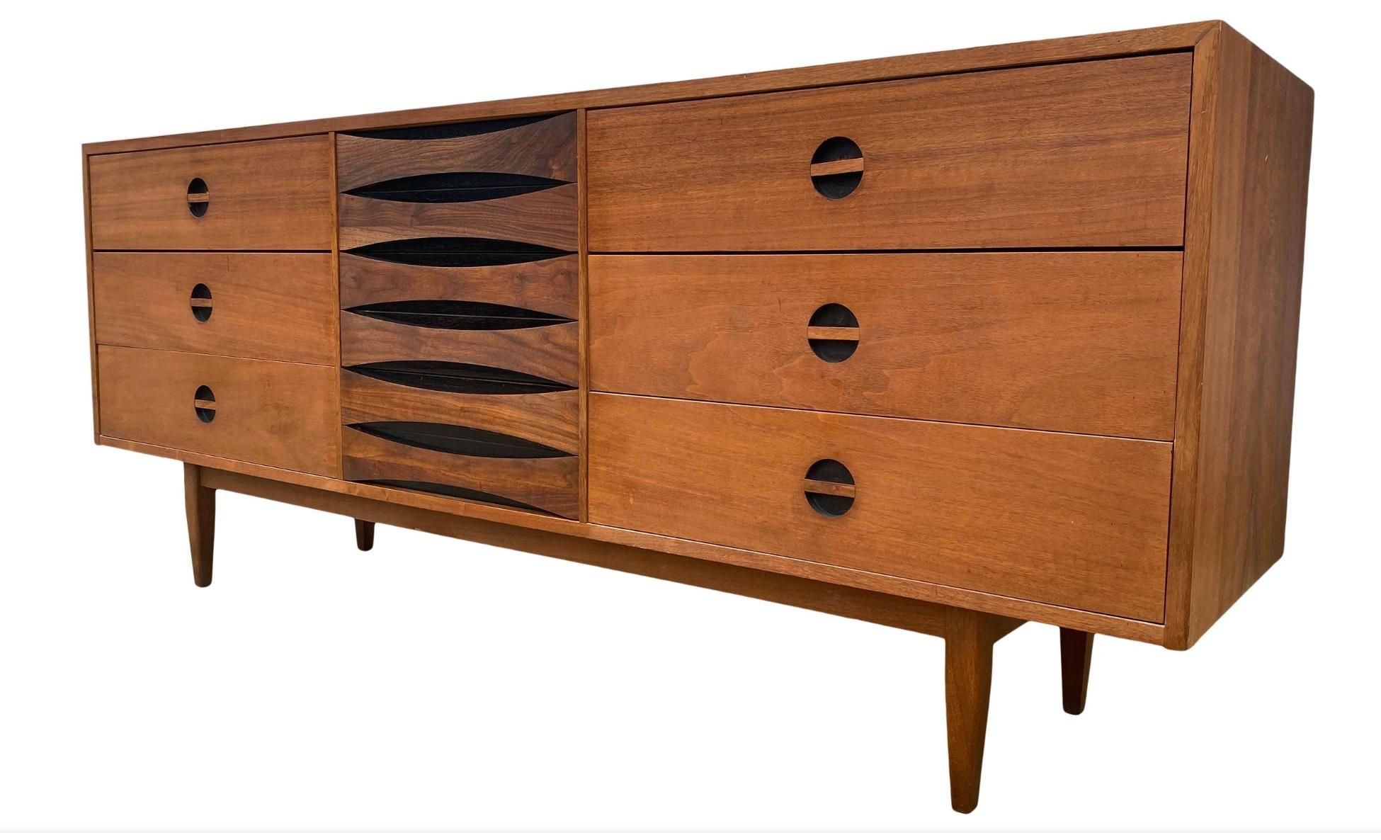 An exceptional long low Mid-Century Modern Arne Vodder style walnut 9-drawer dresser credenza by West Michigan Furniture Co. The dresser features beautiful walnut wood grain with sculpted recessed drawer pulls. It offers ample storage with nine