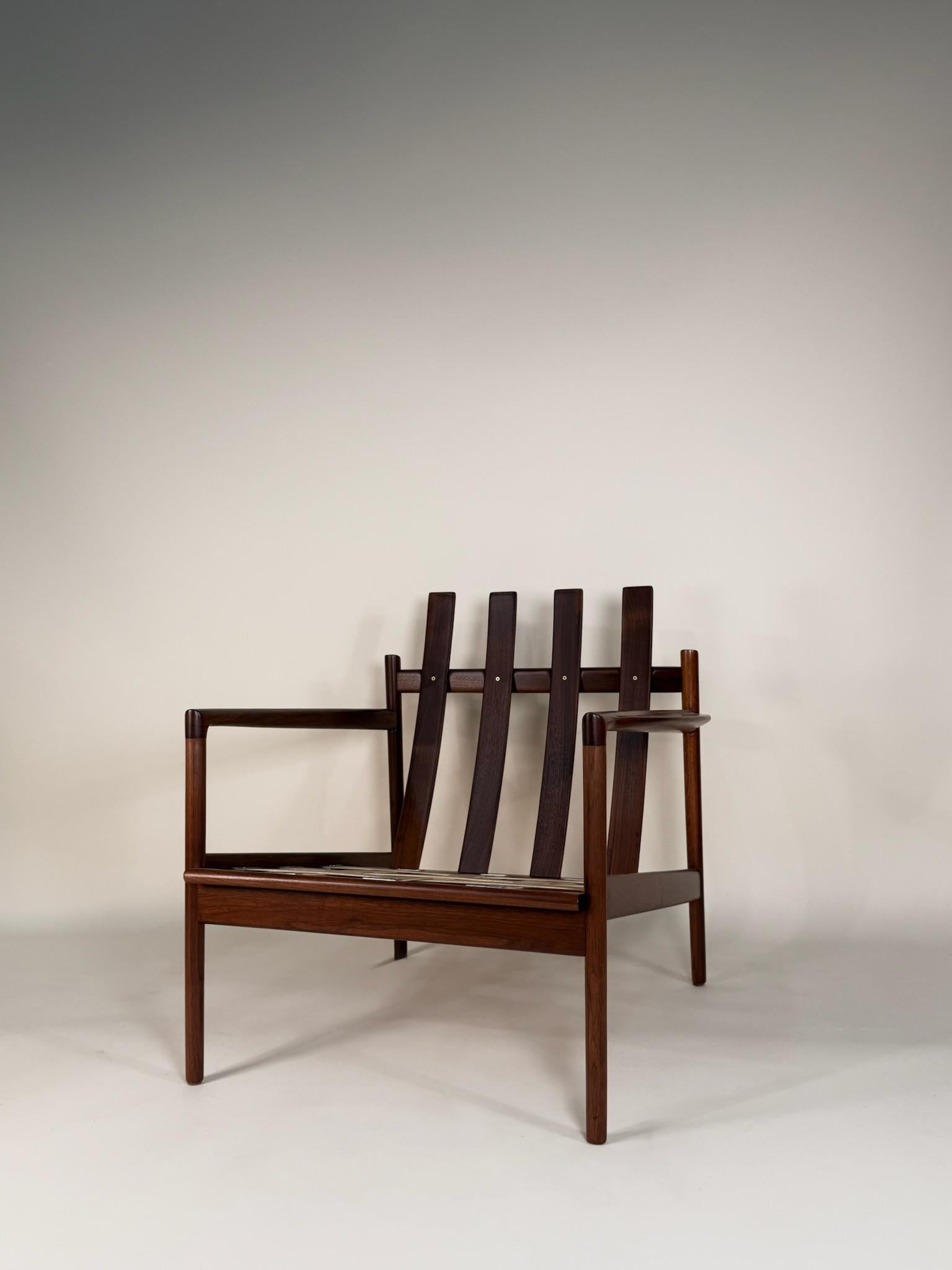 Silla de salón de nogal moderna de mediados de siglo de Ib Kofod-Larsen en venta 2