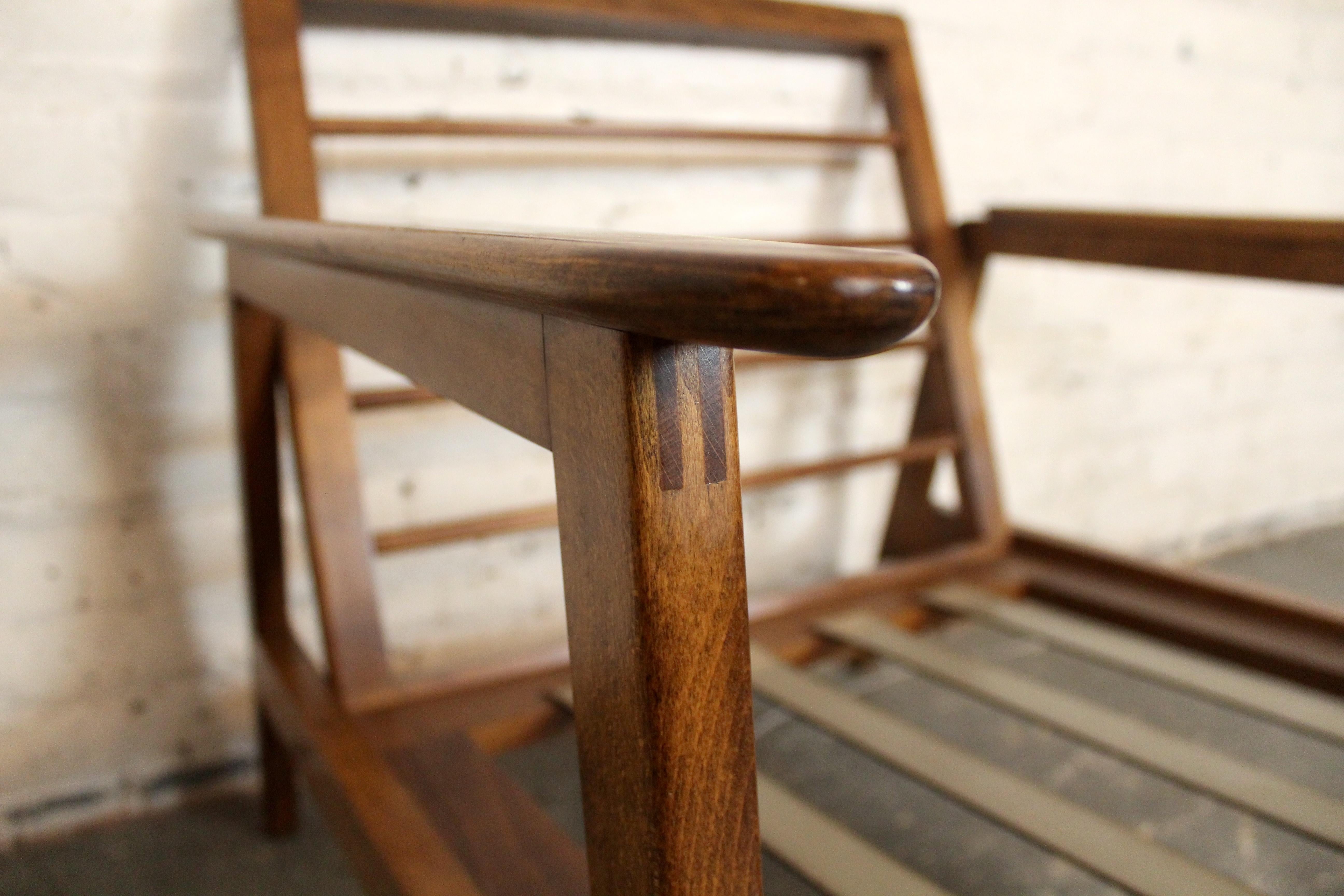 Chaise longue en noyer The Moderns en vente 5