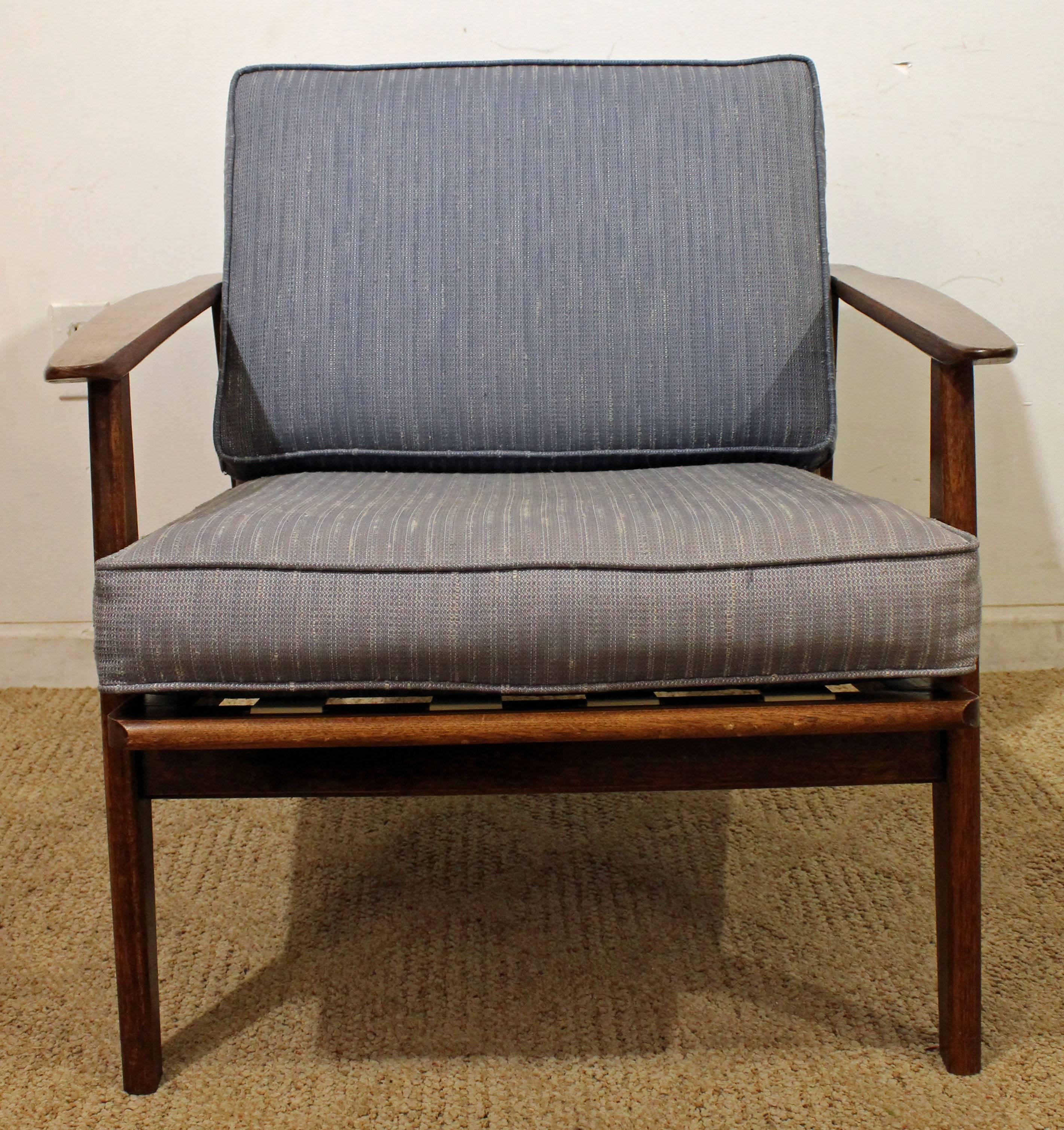 This vintage piece is made of walnut and has blue upholstery. It is in good condition, showing some fading/wear on upholstery. Frame is tight and sturdy.

  