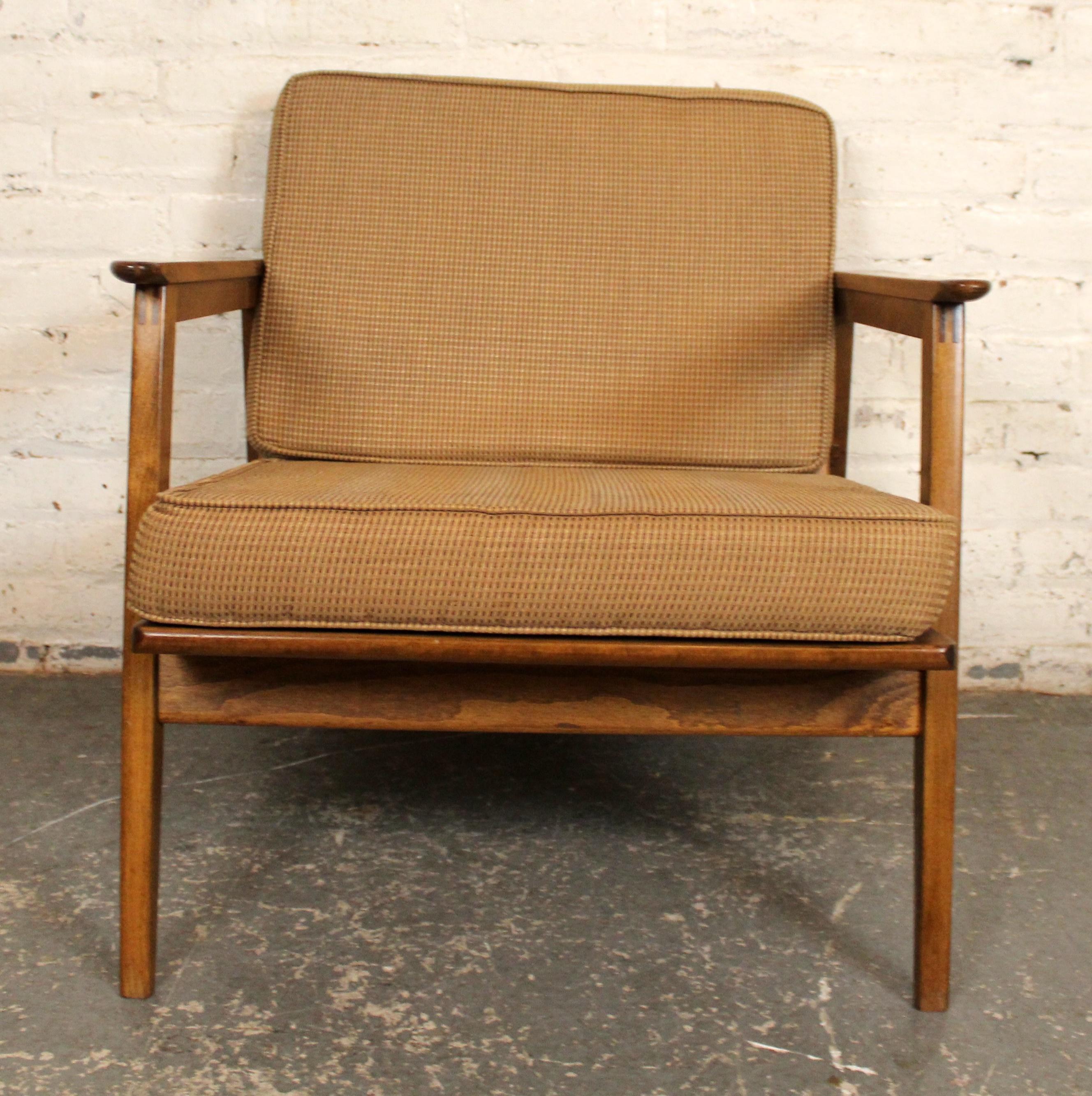 Mid-Century Modern Chaise longue en noyer The Moderns en vente