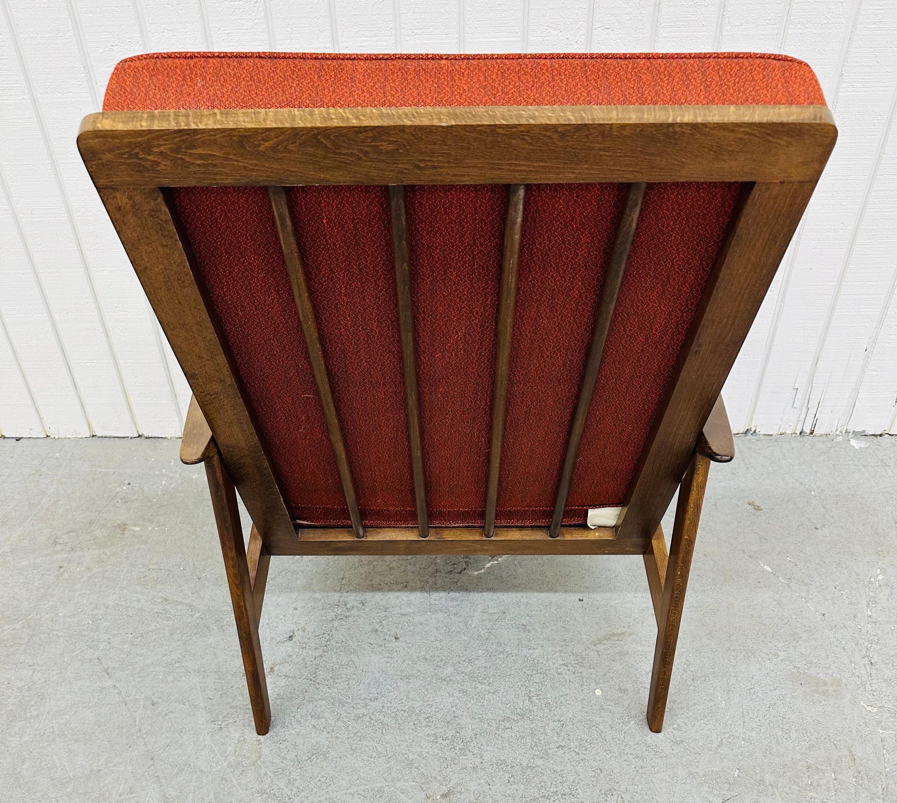 Mid-Century Modern Walnut Lounge Chair In Good Condition For Sale In Clarksboro, NJ