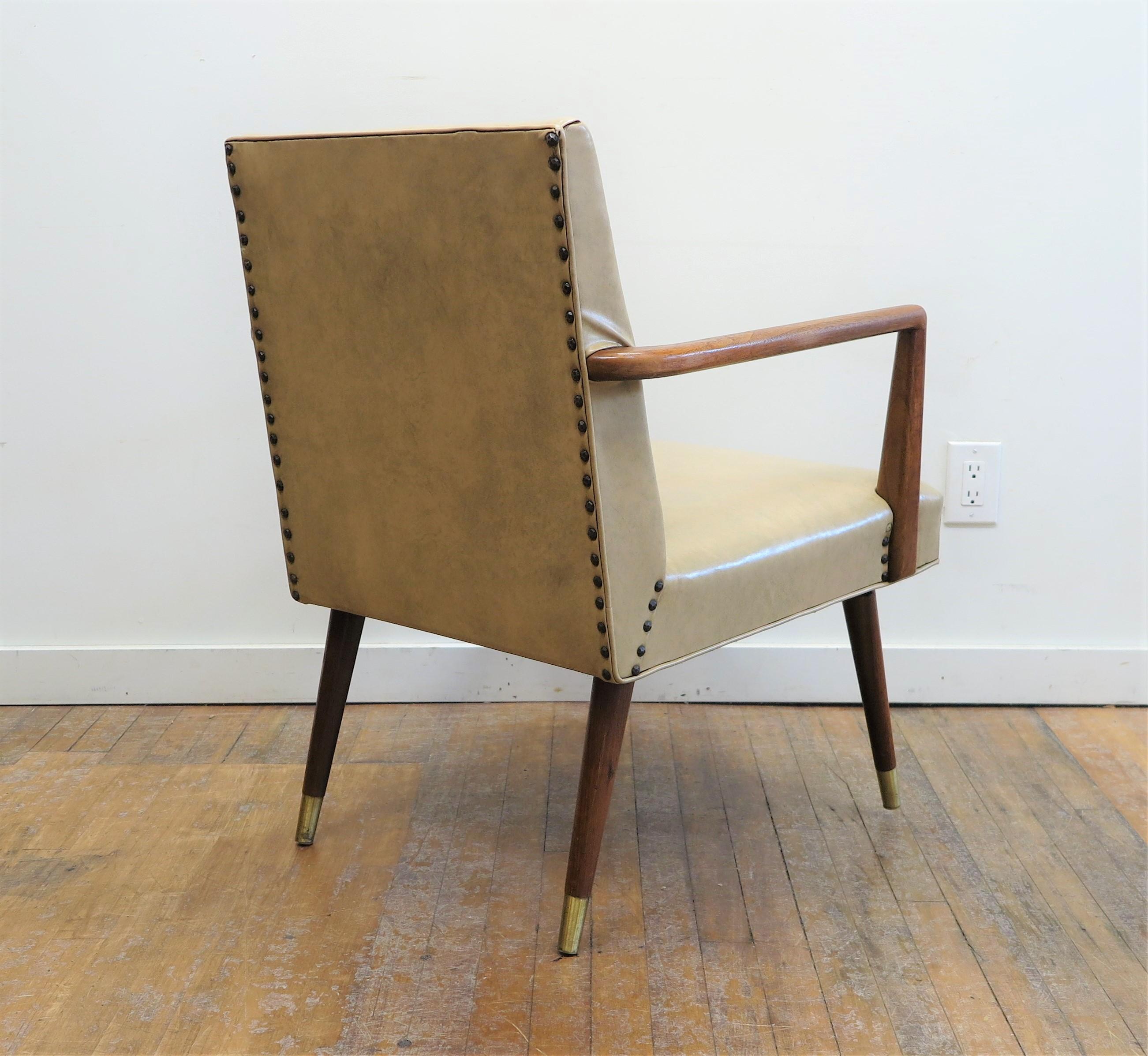 Mid-Century Modern Walnut Lounge Chair  In Good Condition In New York, NY