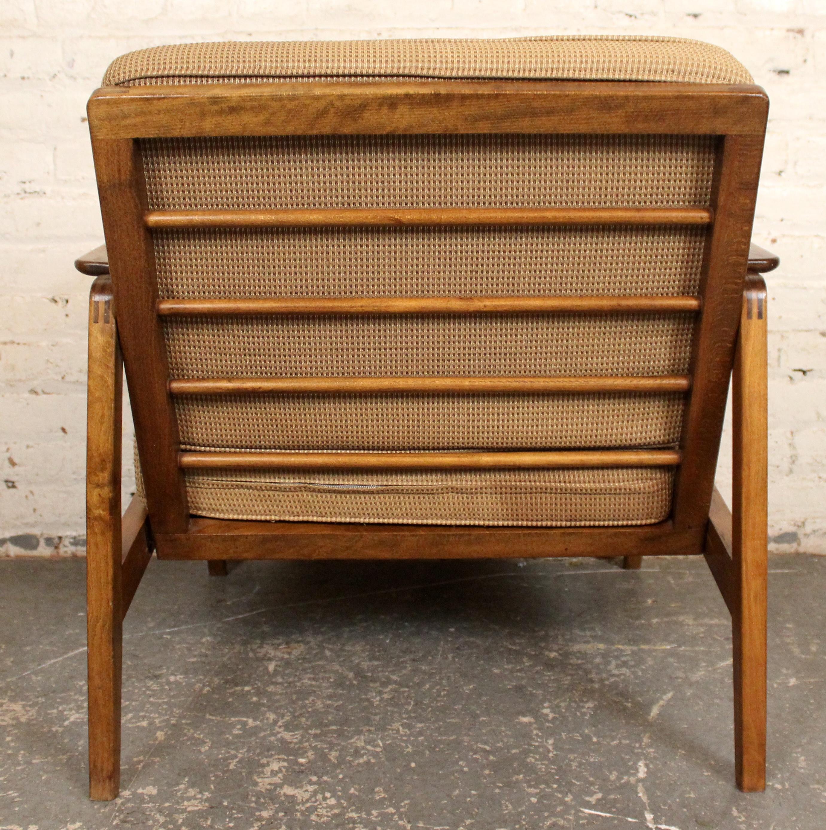 Chaise longue en noyer The Moderns Bon état - En vente à Brooklyn, NY