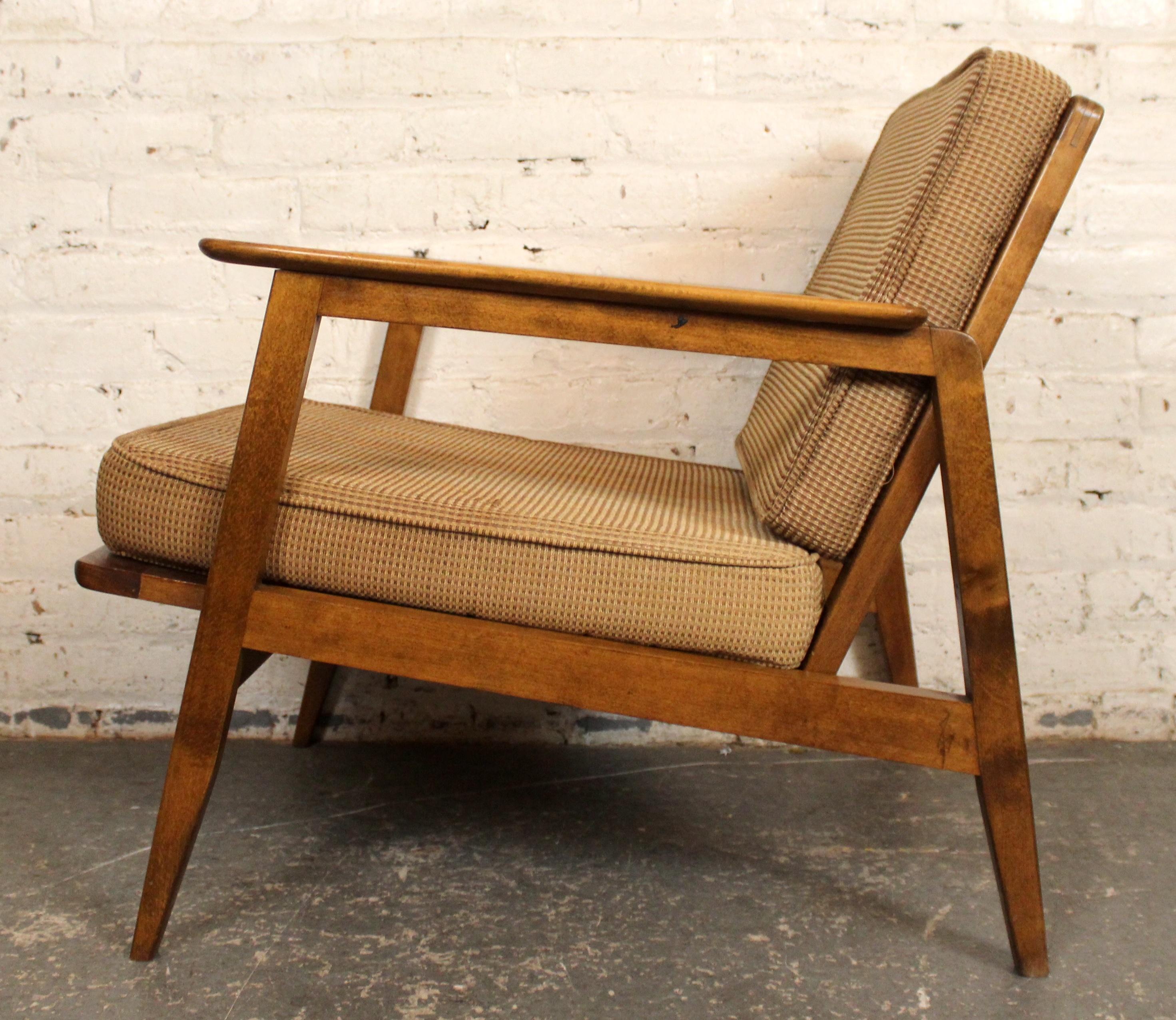 20ième siècle Chaise longue en noyer The Moderns en vente