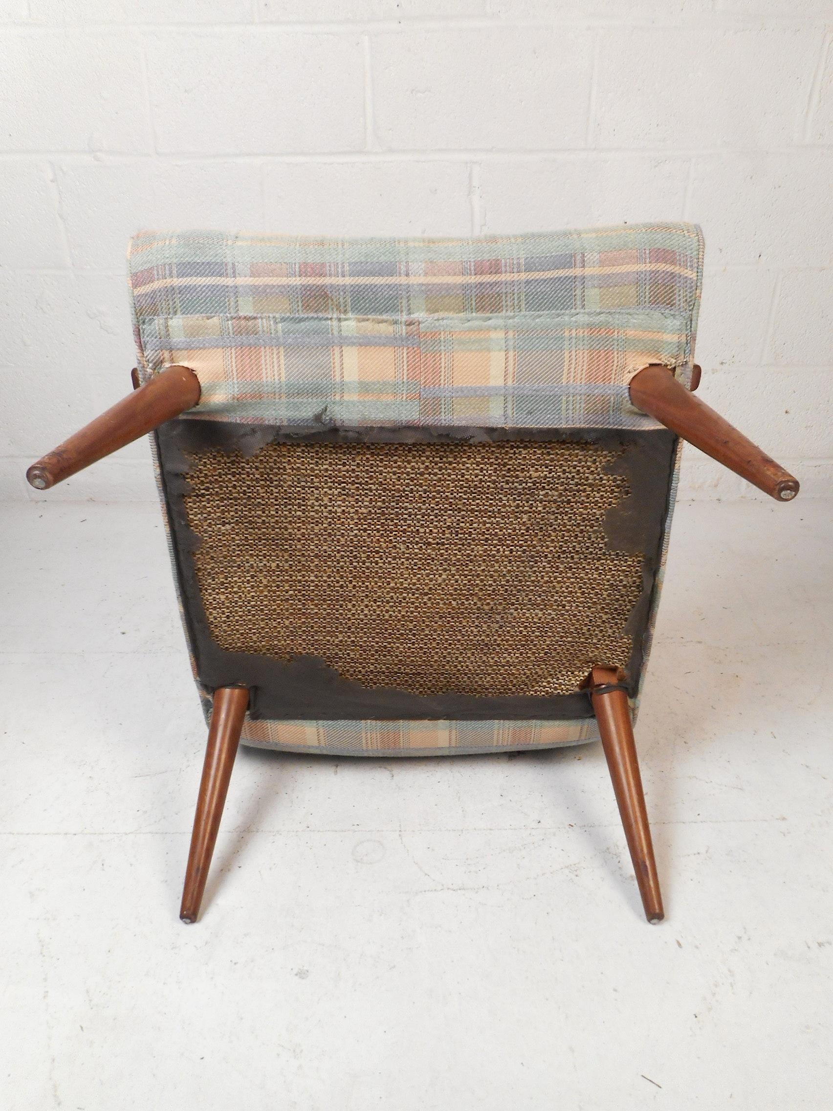 Mid-Century Modern Walnut Lounge Chair 4