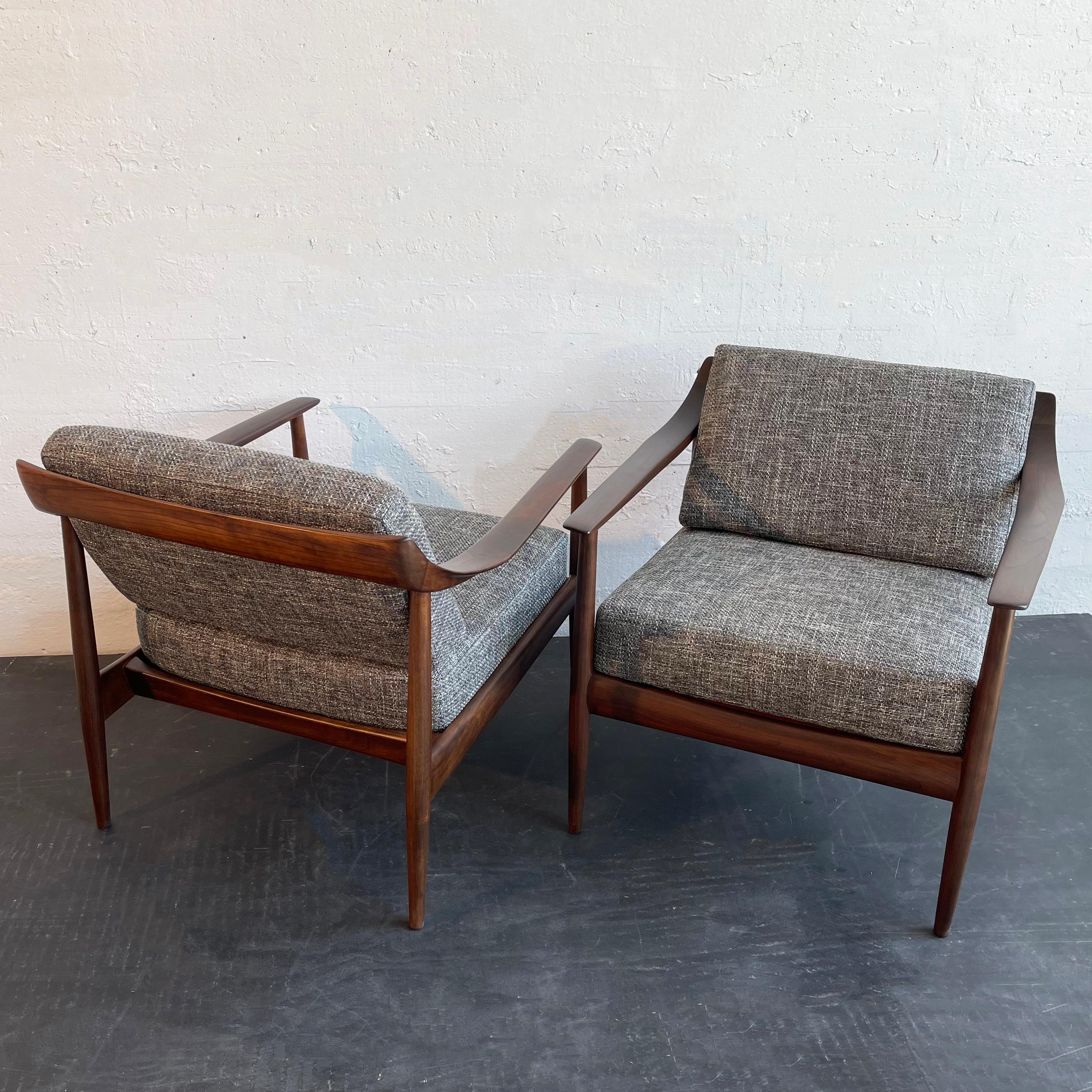 Mid-Century Modern Walnut Lounge Chairs By Knoll Antimott 7