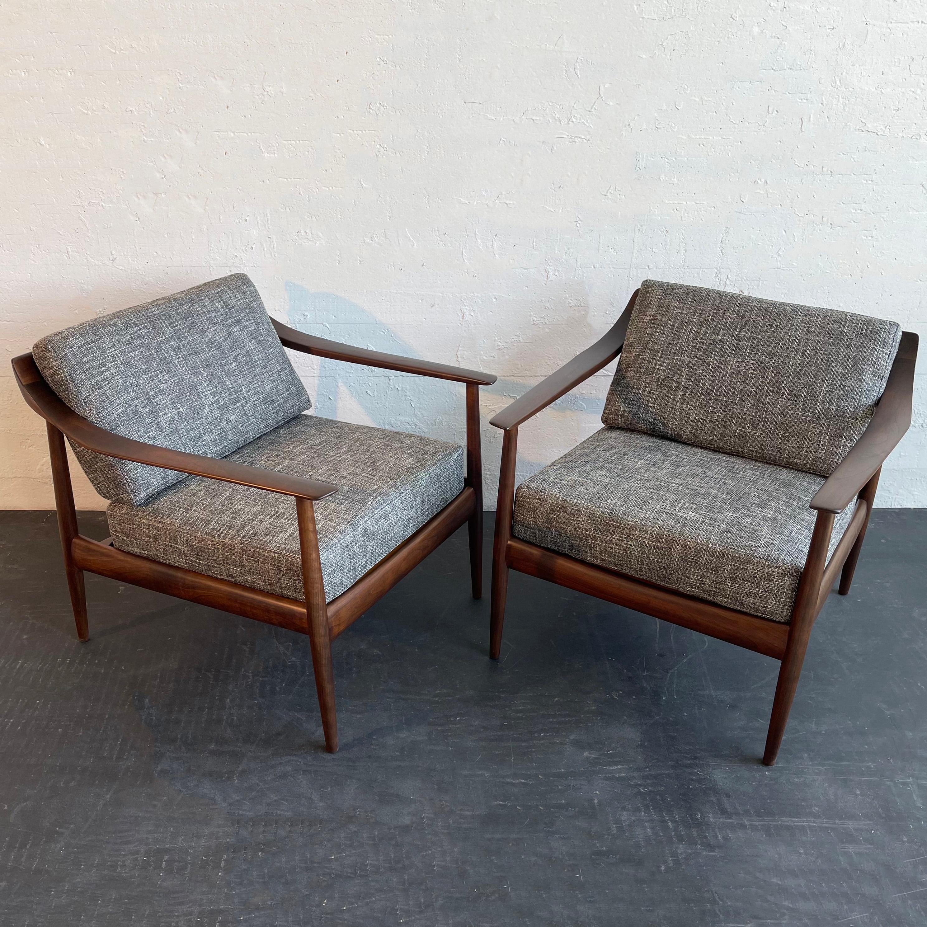German Mid-Century Modern Walnut Lounge Chairs By Knoll Antimott For Sale