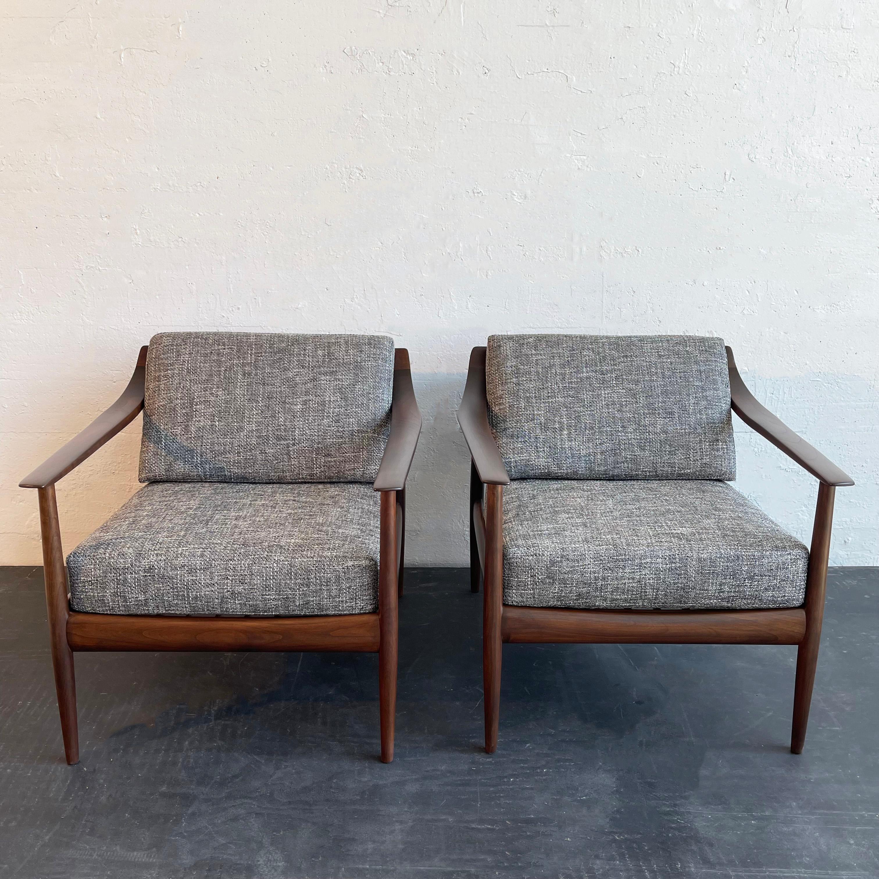 20th Century Mid-Century Modern Walnut Lounge Chairs By Knoll Antimott For Sale
