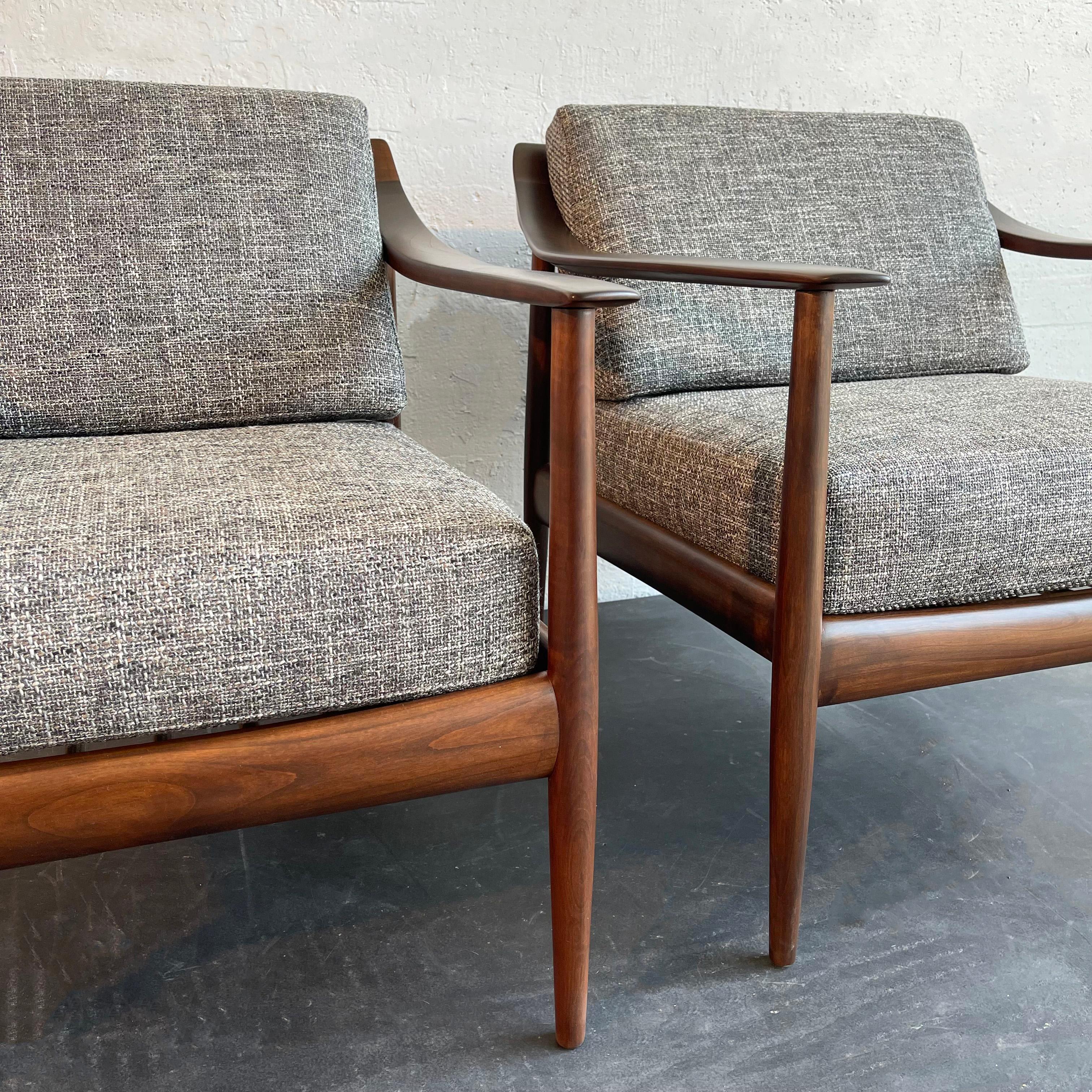 Fabric Mid-Century Modern Walnut Lounge Chairs By Knoll Antimott For Sale