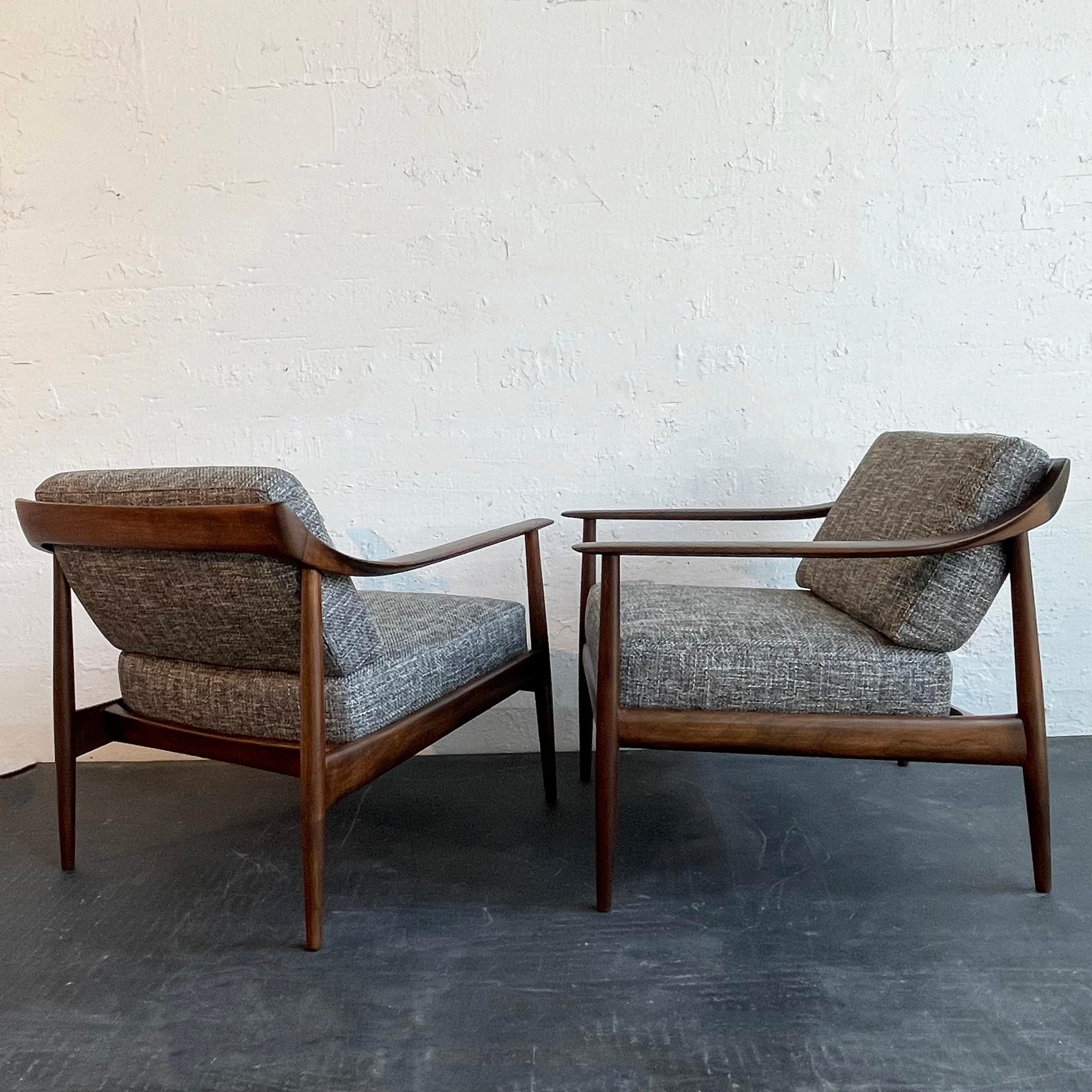 Mid-Century Modern Walnut Lounge Chairs By Knoll Antimott 1
