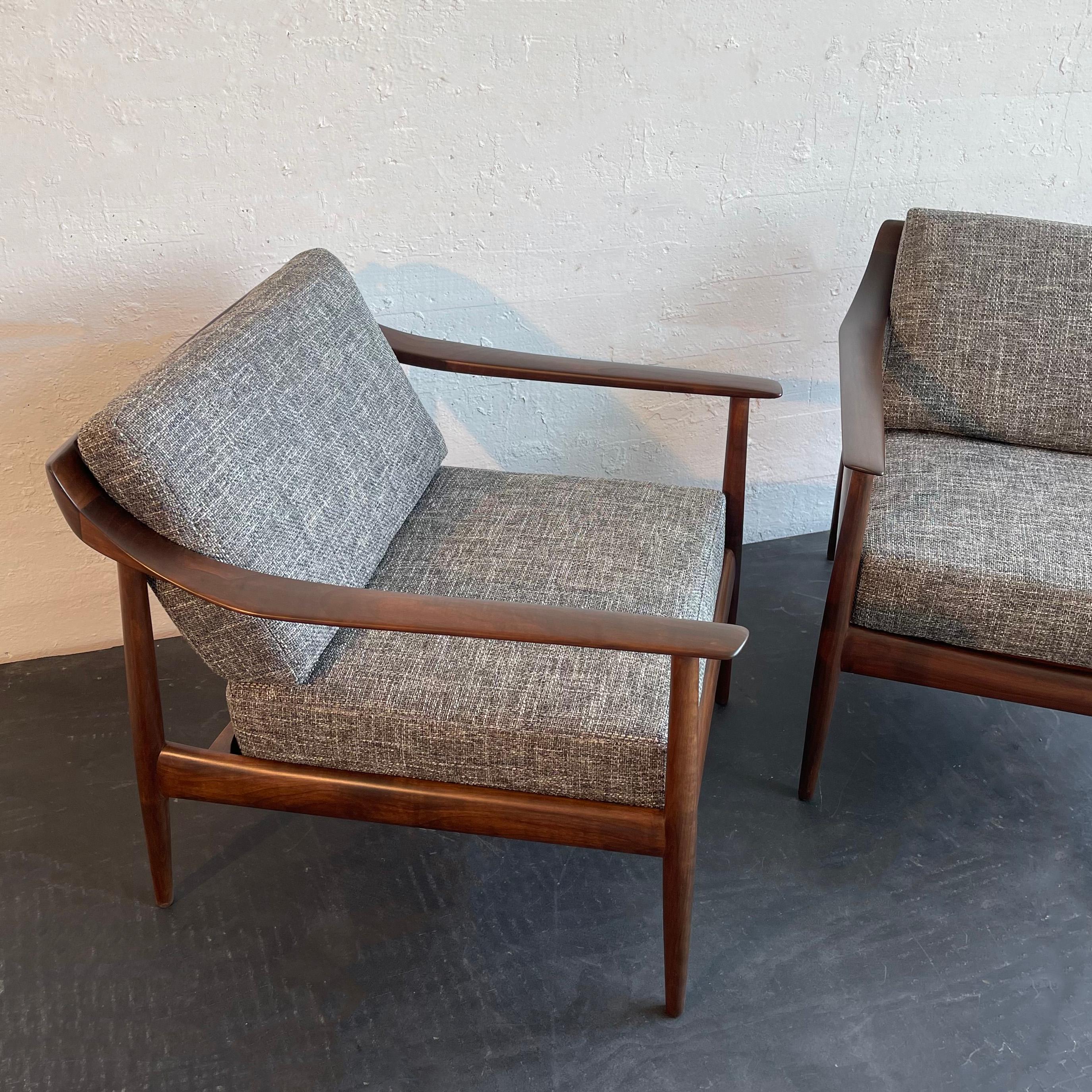Mid-Century Modern Walnut Lounge Chairs By Knoll Antimott 3