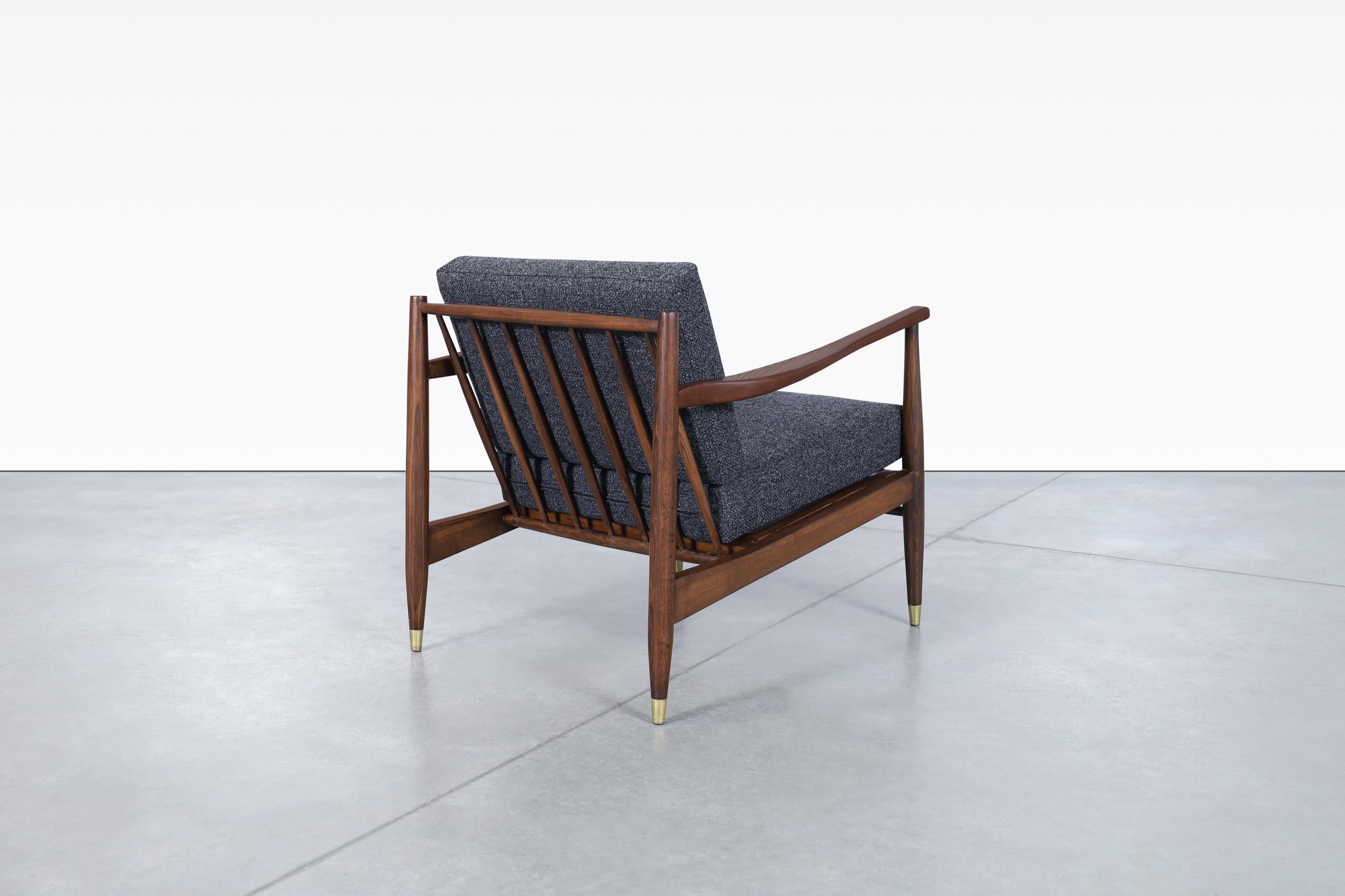 Mid-Century Modern Walnut Lounge Chairs 4