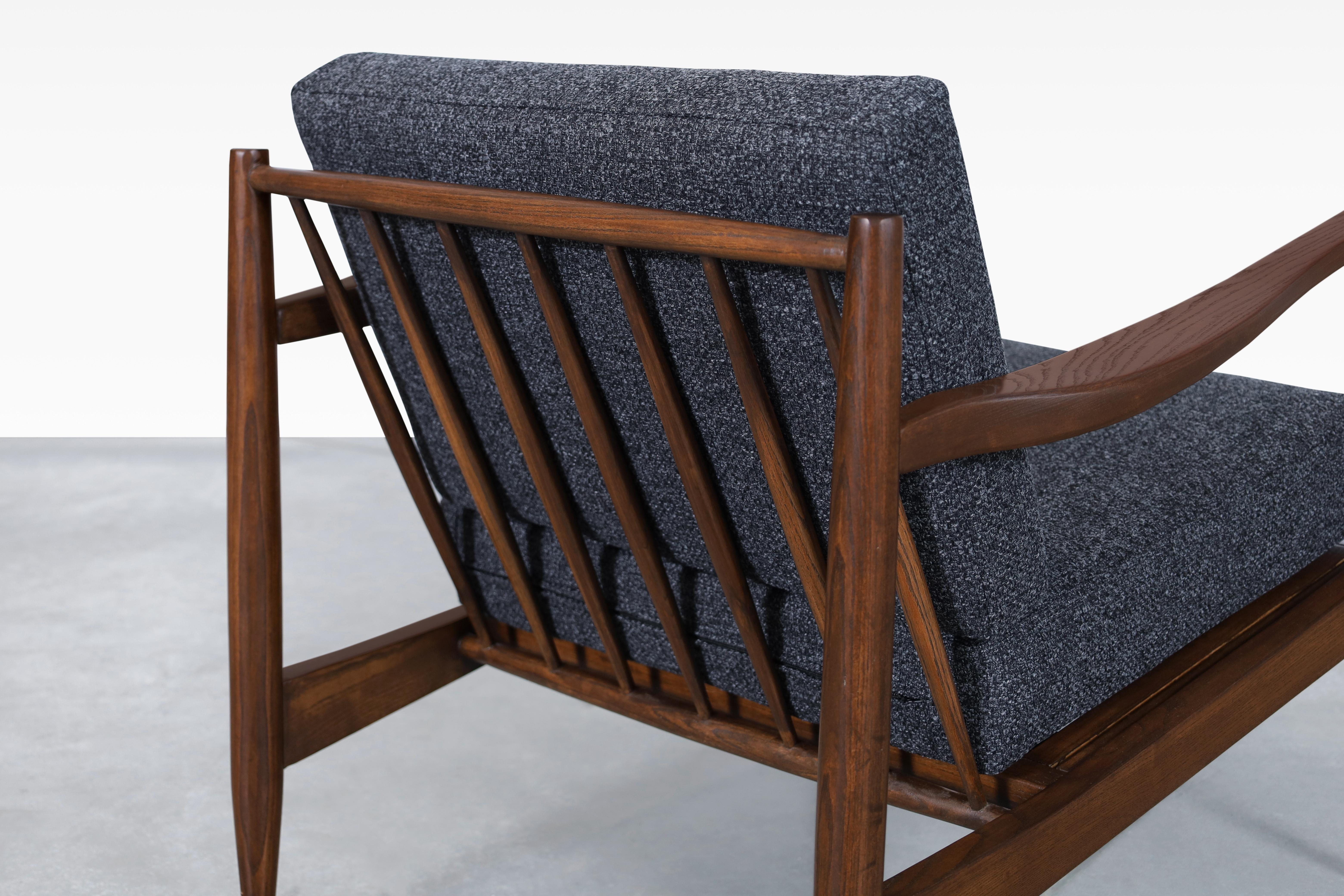 Mid-Century Modern Walnut Lounge Chairs 5