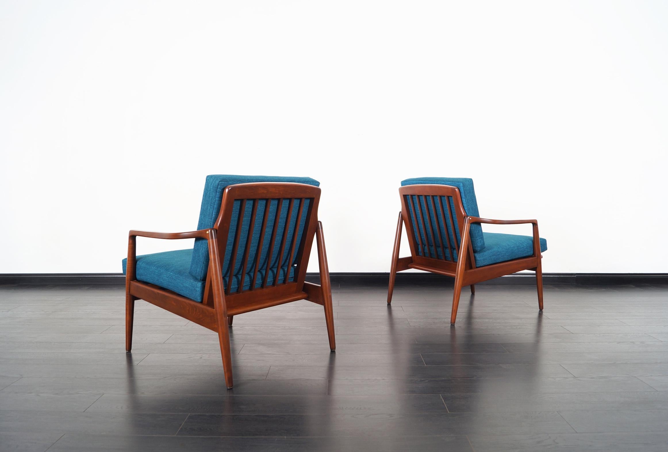 Mid-Century Modern Walnut Lounge Chairs In Excellent Condition In North Hollywood, CA