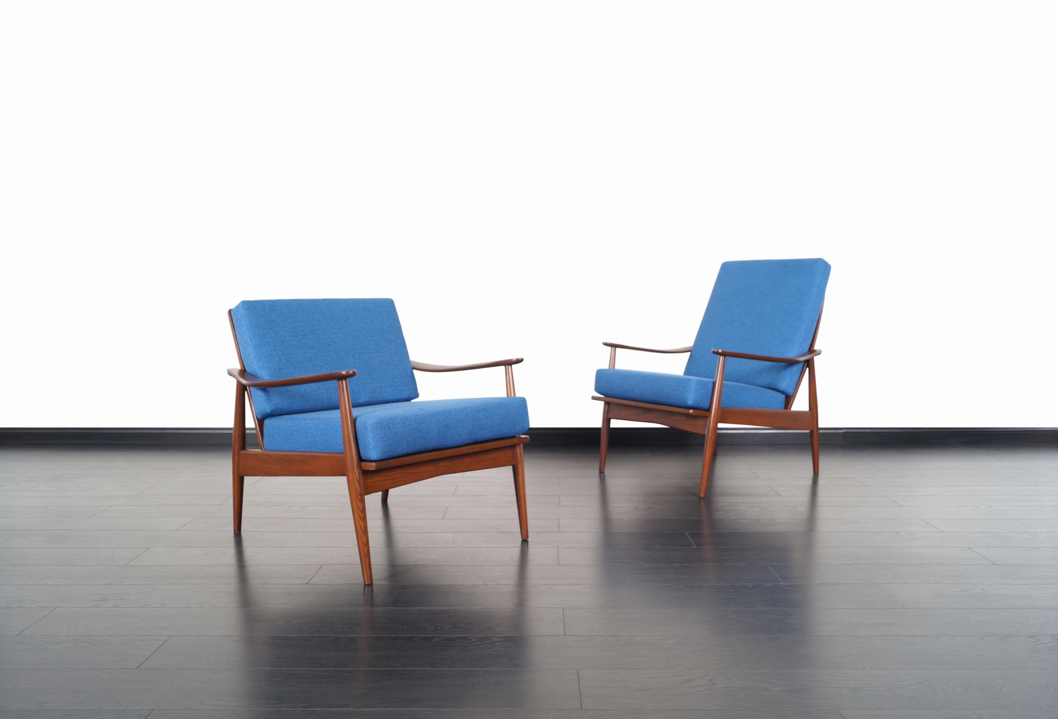 American Mid-Century Modern Walnut Lounge Chairs For Sale