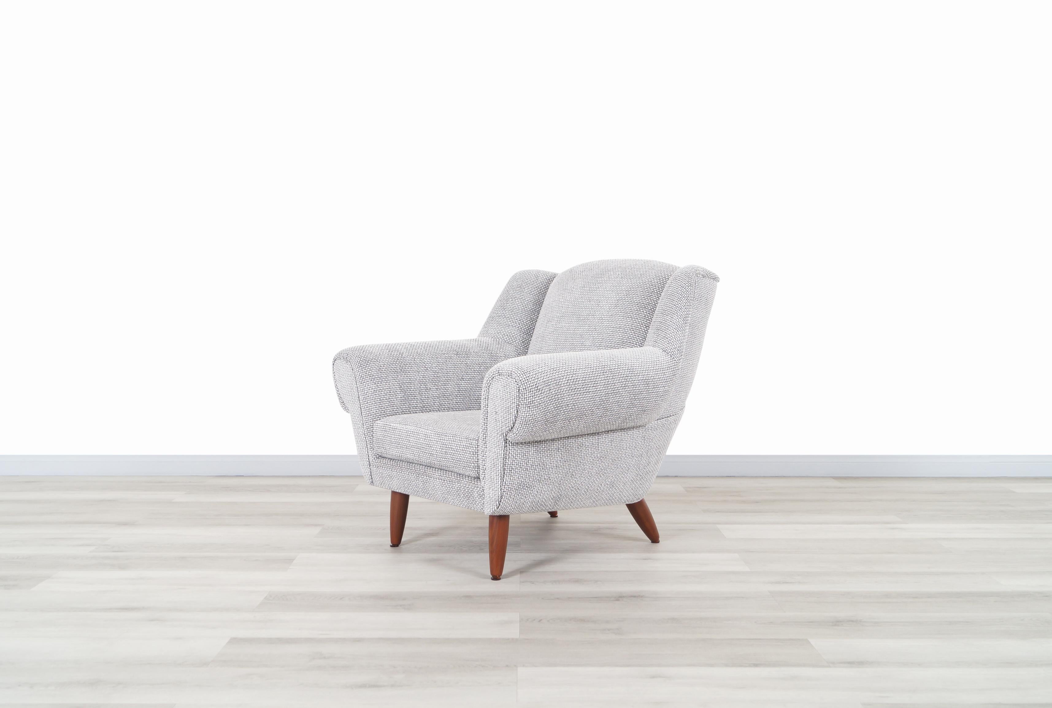 Mid-Century Modern Walnut Lounge Chairs 1