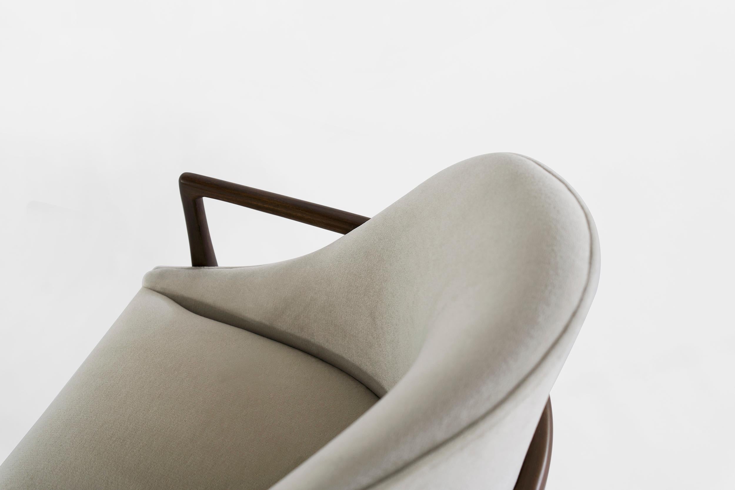 Mid-Century Modern Walnut Lounge Chairs 3