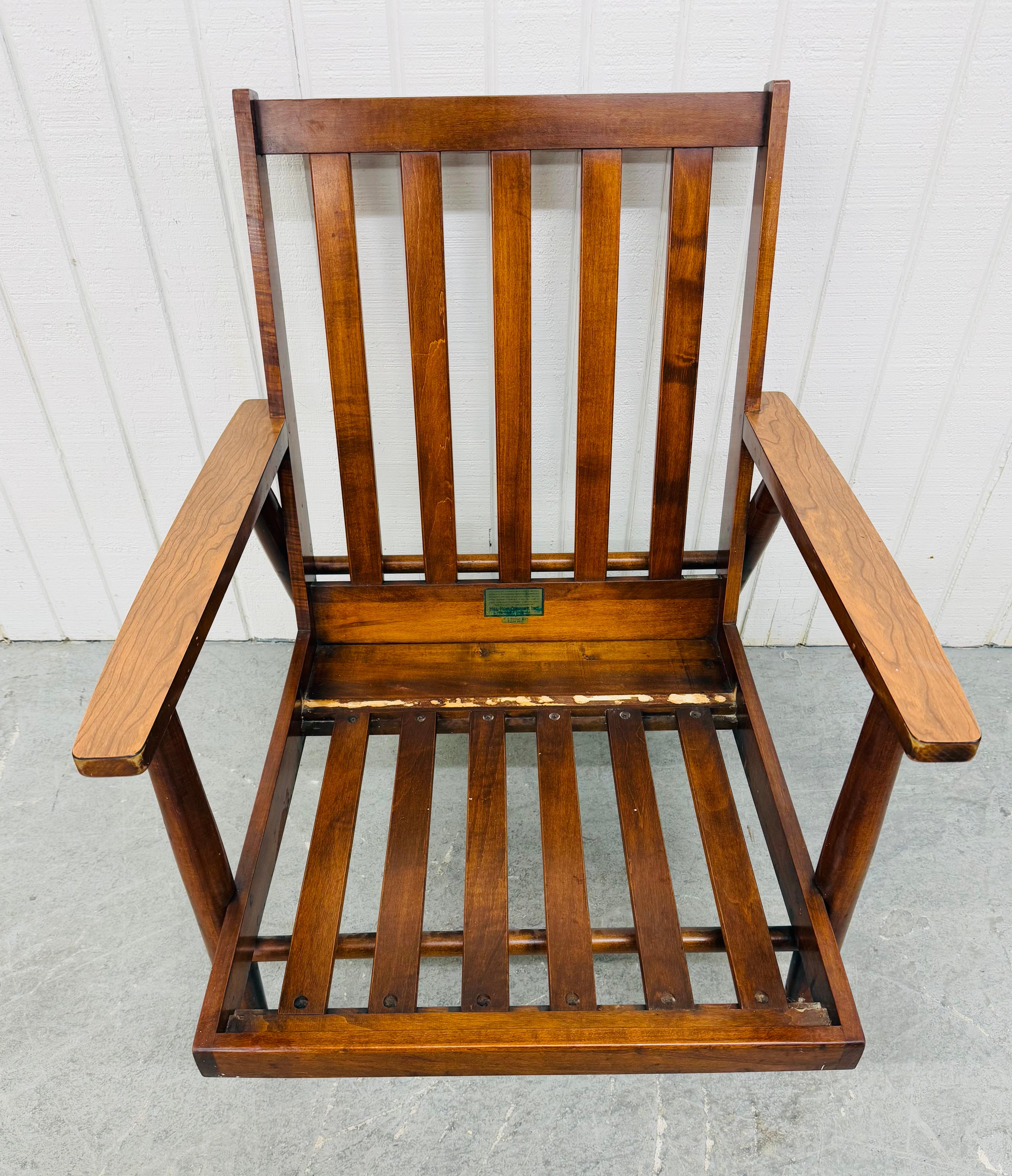 Moderne Loungesessel aus Nussbaumholz aus der Jahrhundertmitte - 2er-Set im Angebot 2