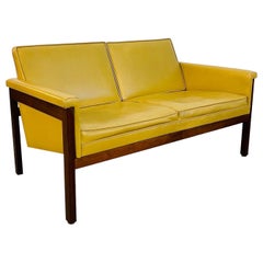 Causeuse en noyer moderne du milieu du siècle par Thonet