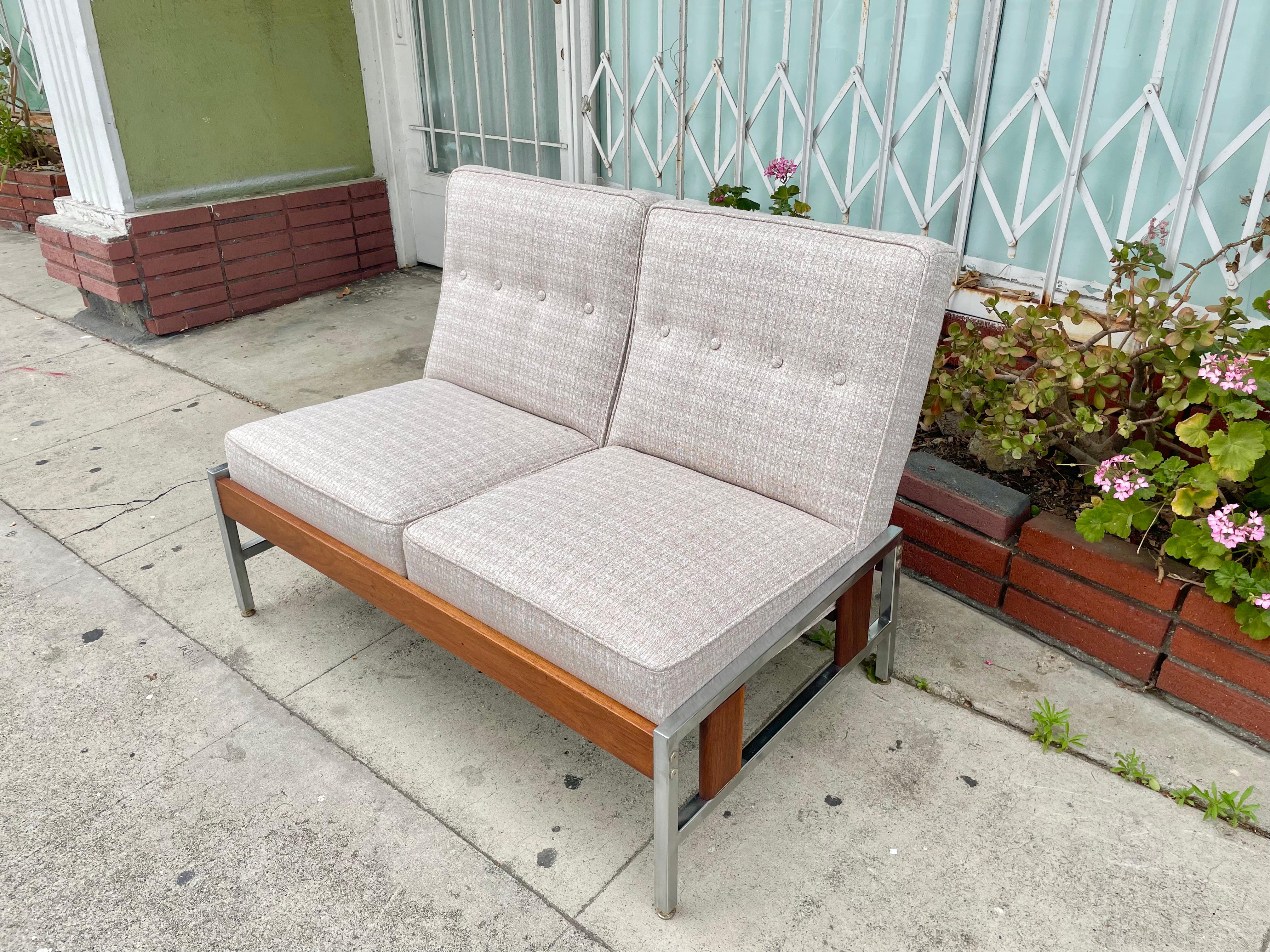 Mid-Century Modern Walnut Loveseat In Good Condition For Sale In North Hollywood, CA