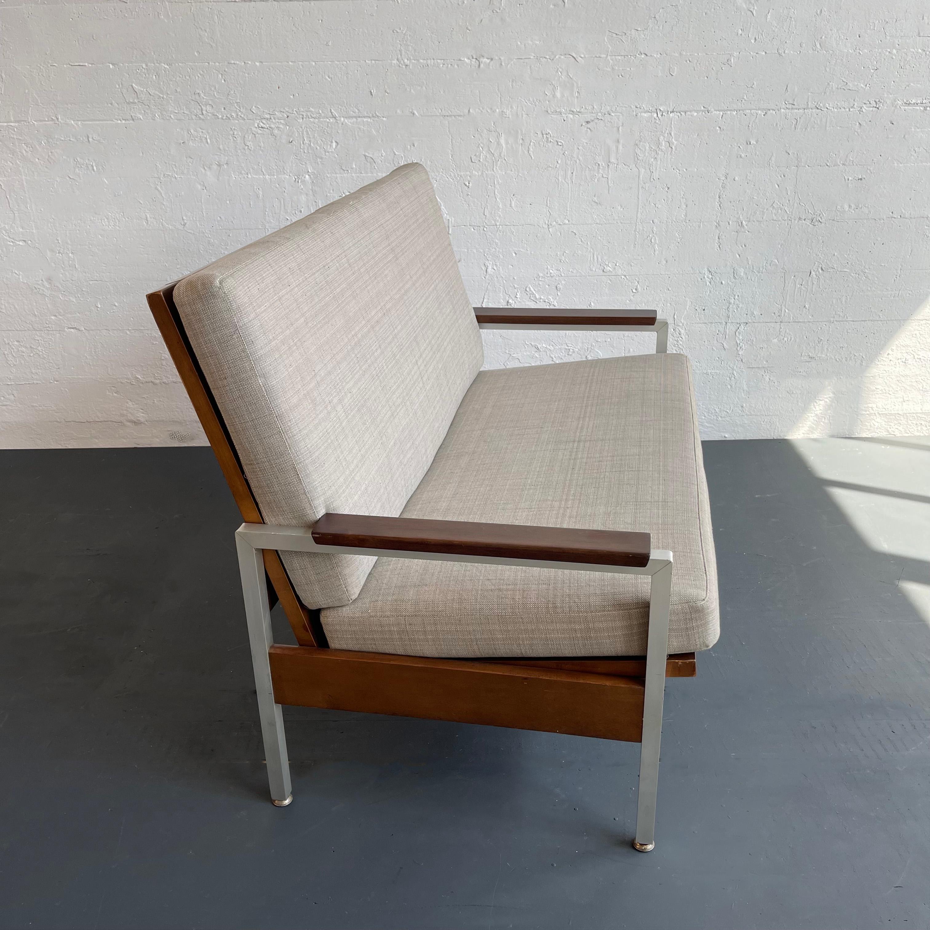 Mid-Century Modern The MODERN The Modernity Walnut Loveseat Sofa By Steelcase en vente