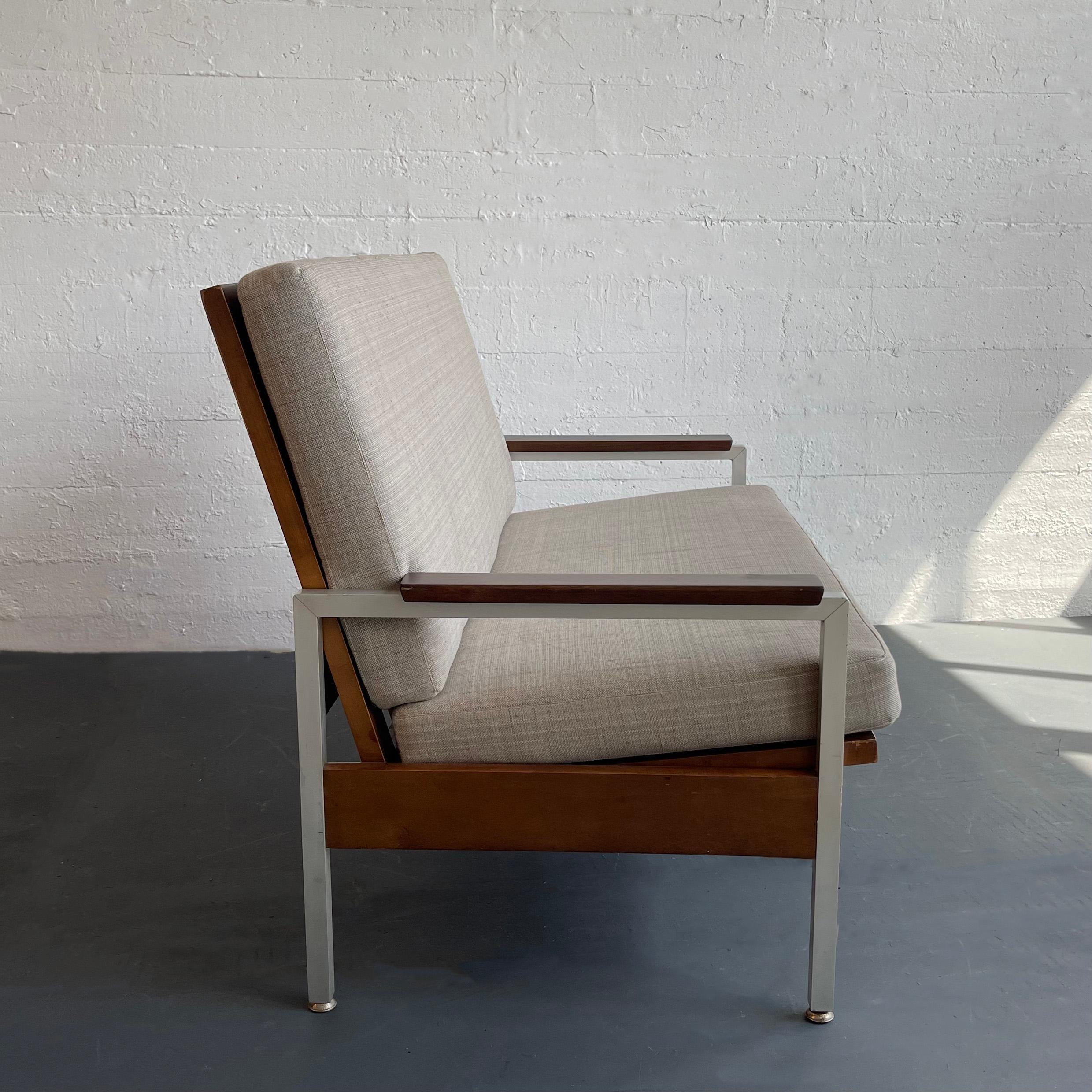 Américain The MODERN The Modernity Walnut Loveseat Sofa By Steelcase en vente