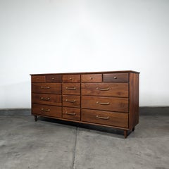 Comò basso in legno di noce del Mid Century Modern di ACE-HI, 1960 ca.