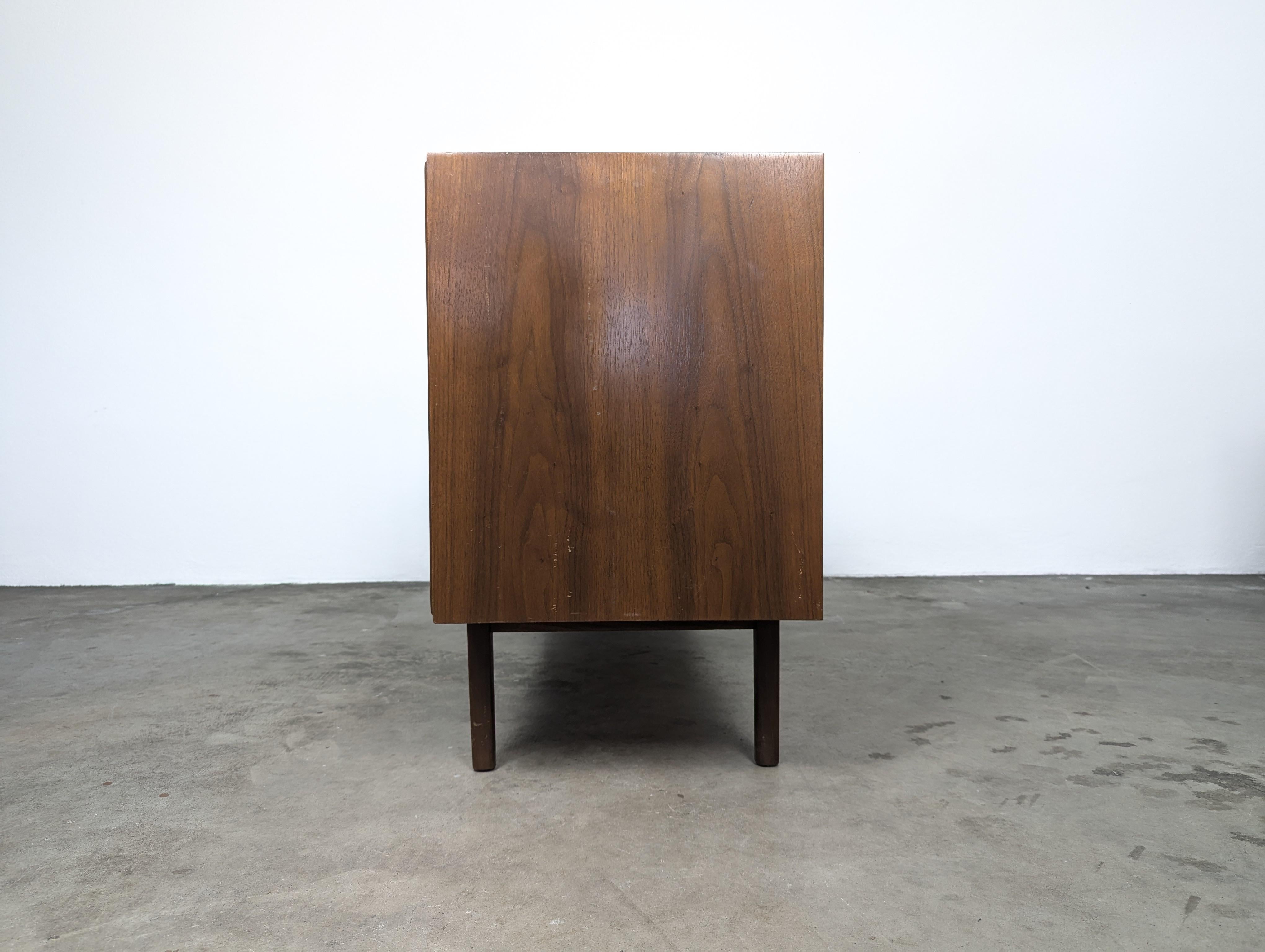 Mid Century Modern Walnut Lowboy Dresser by Jack Cartwright for Founders, c1960s In Good Condition In Chino Hills, CA