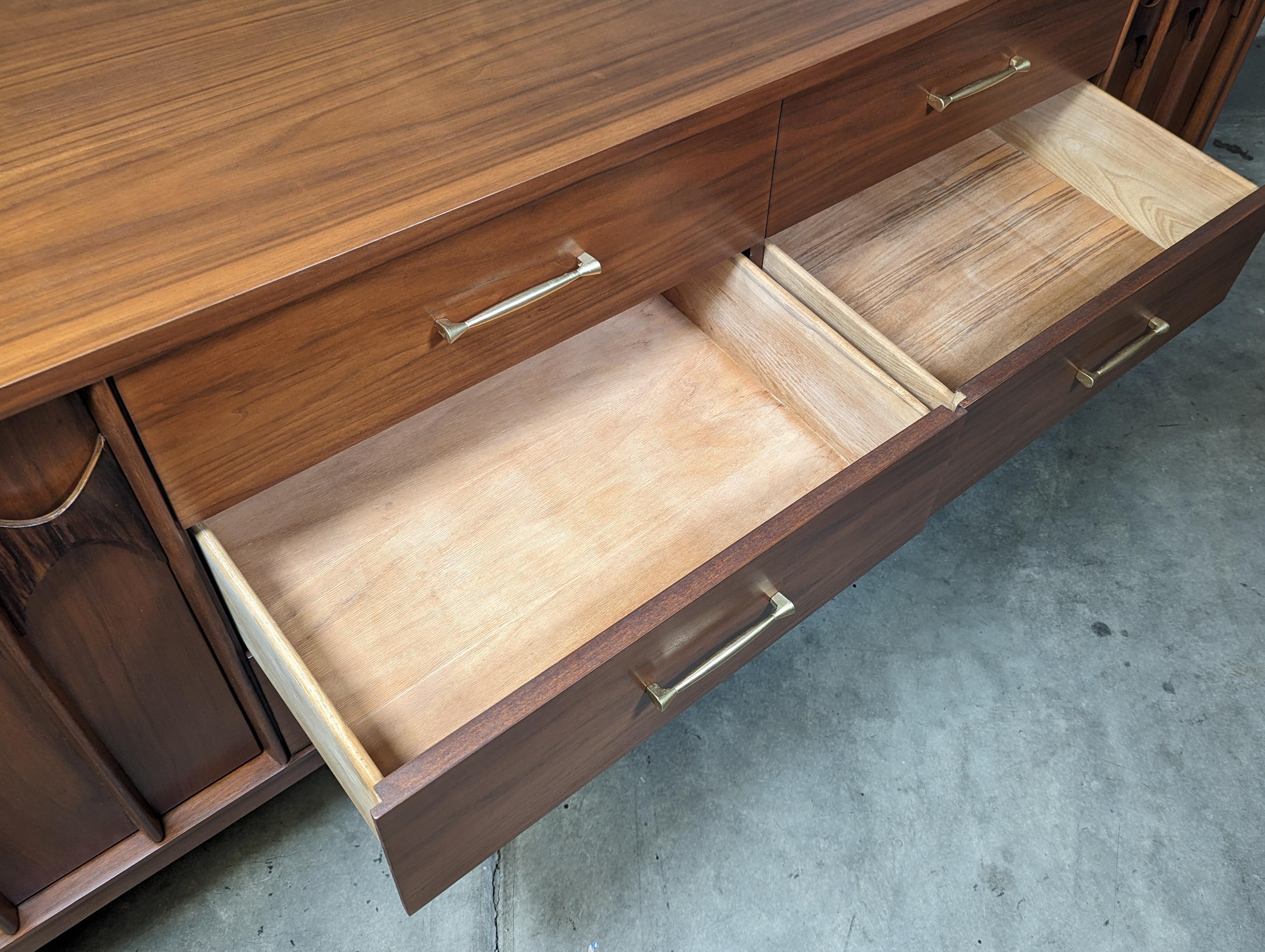 Mid Century Modern Walnut Lowboy Perspecta Dresser by Kent Coffey, c1960s In Excellent Condition For Sale In Chino Hills, CA