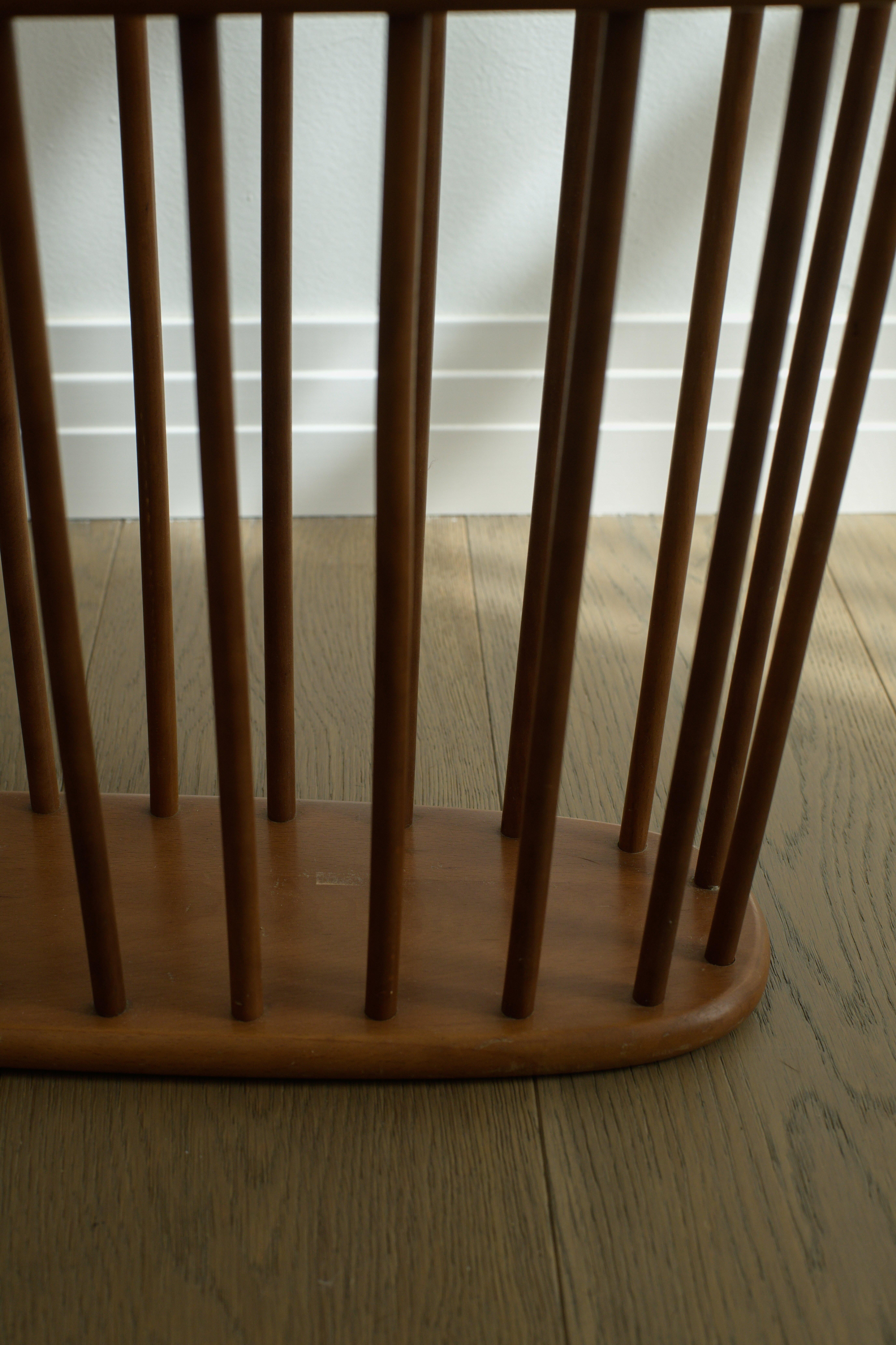 Mid Century Modern Walnut Magazine Rack by Arthur Umanoff In Good Condition For Sale In Los Angeles, CA
