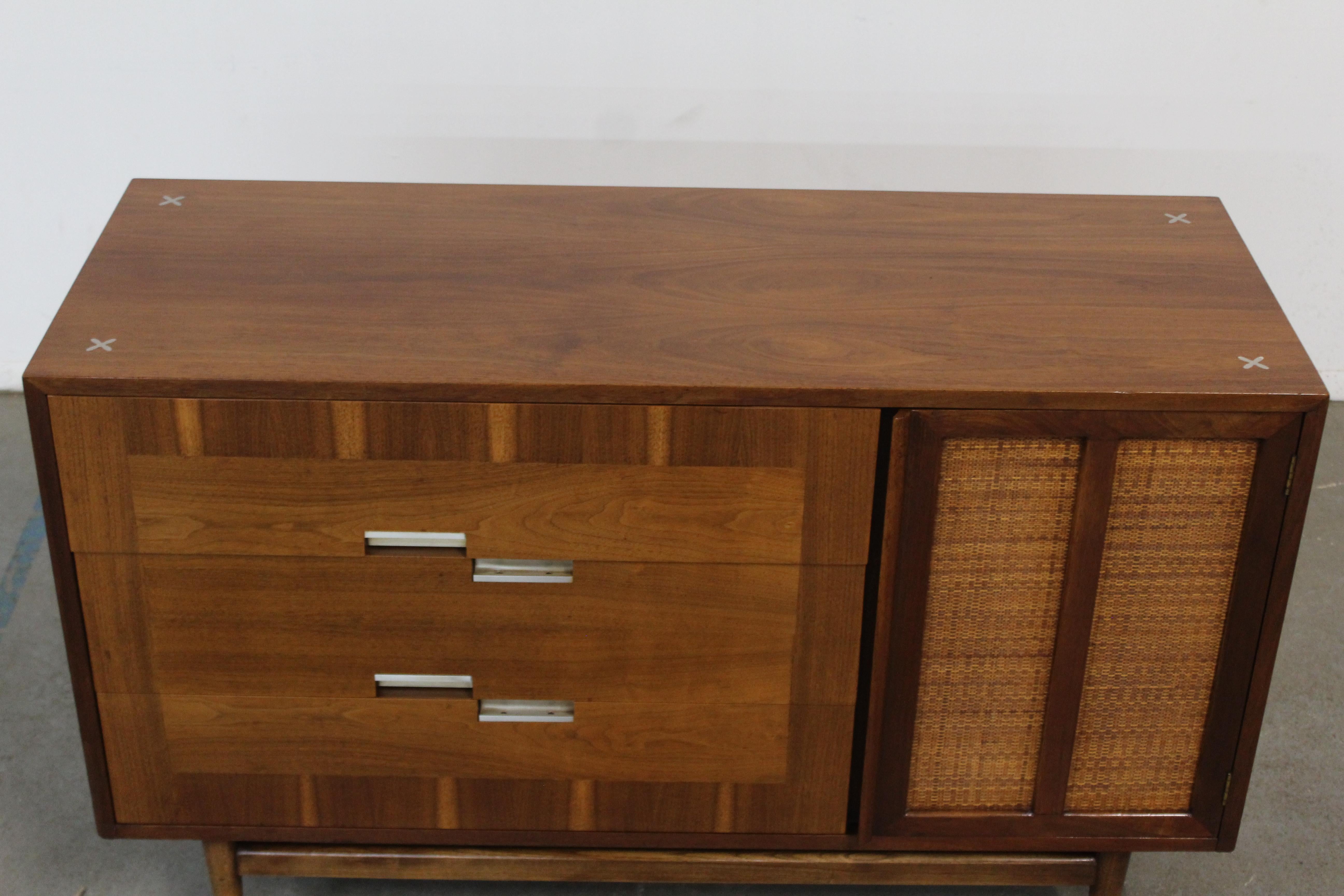 Mid-Century Modern Walnut Mini Sideboard/Credenza by American of Martinsville 9