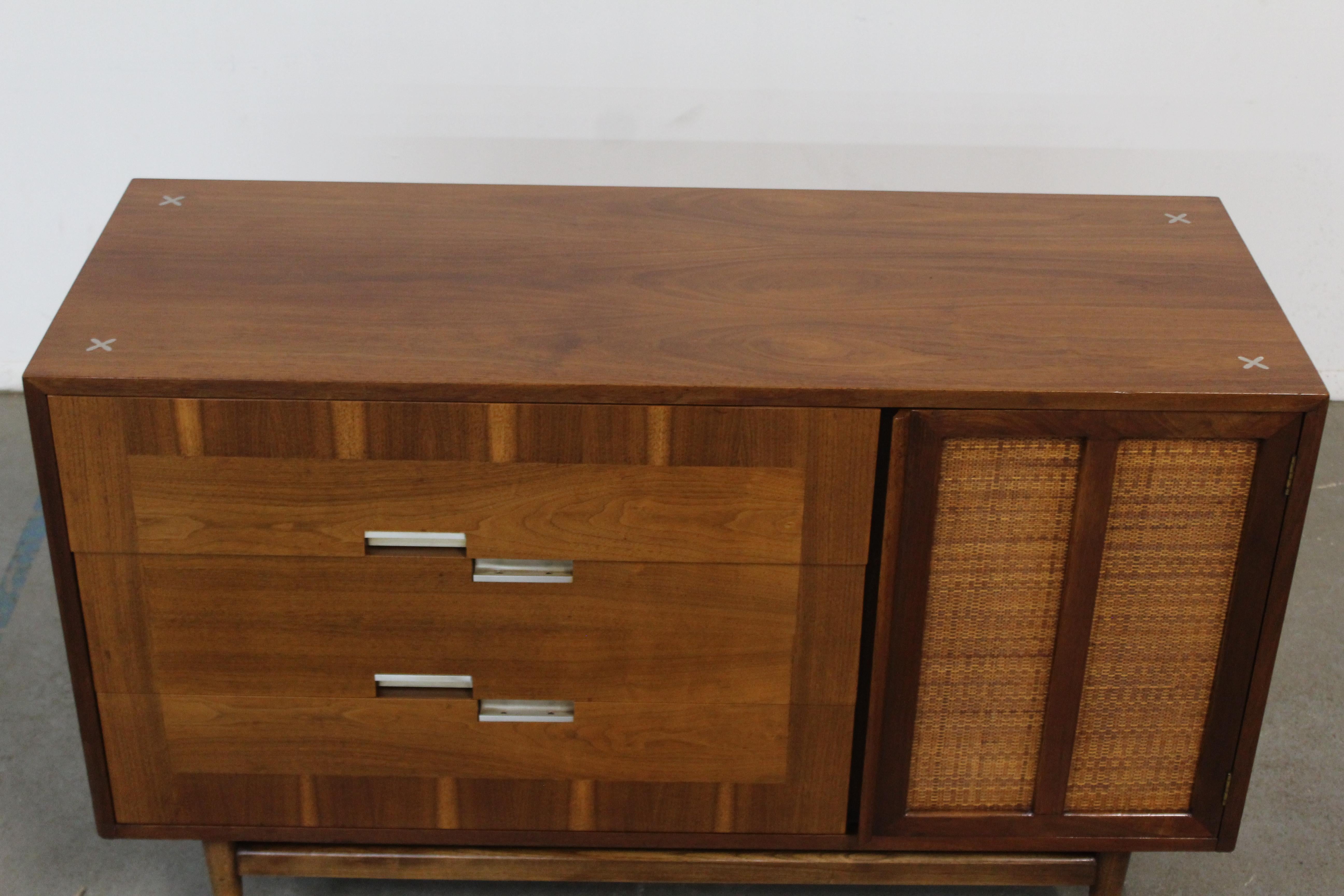 Mid-Century Modern Walnut Mini Sideboard/Credenza by American of Martinsville  9