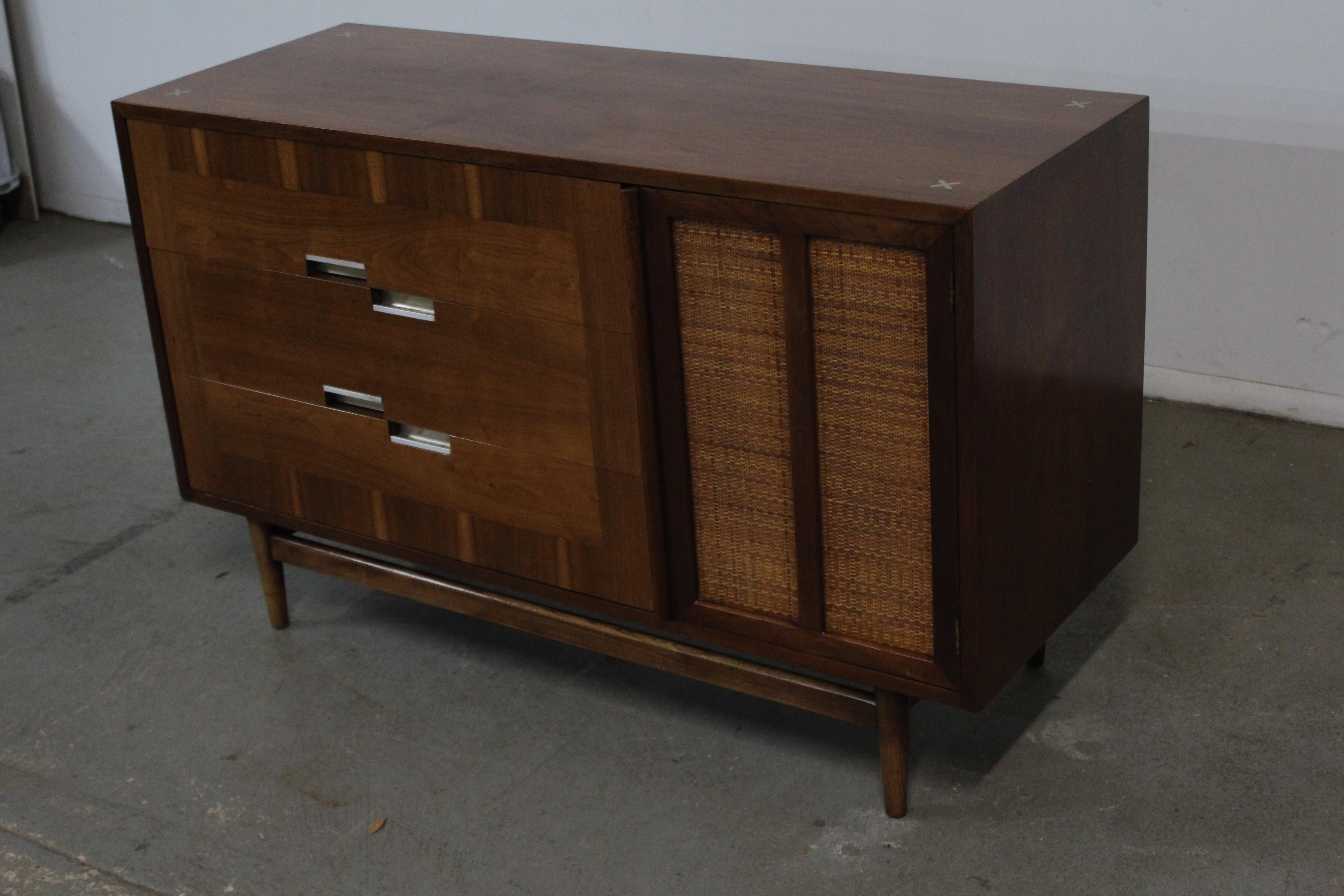 Mid-20th Century Mid-Century Modern Walnut Mini Sideboard/Credenza by American of Martinsville 