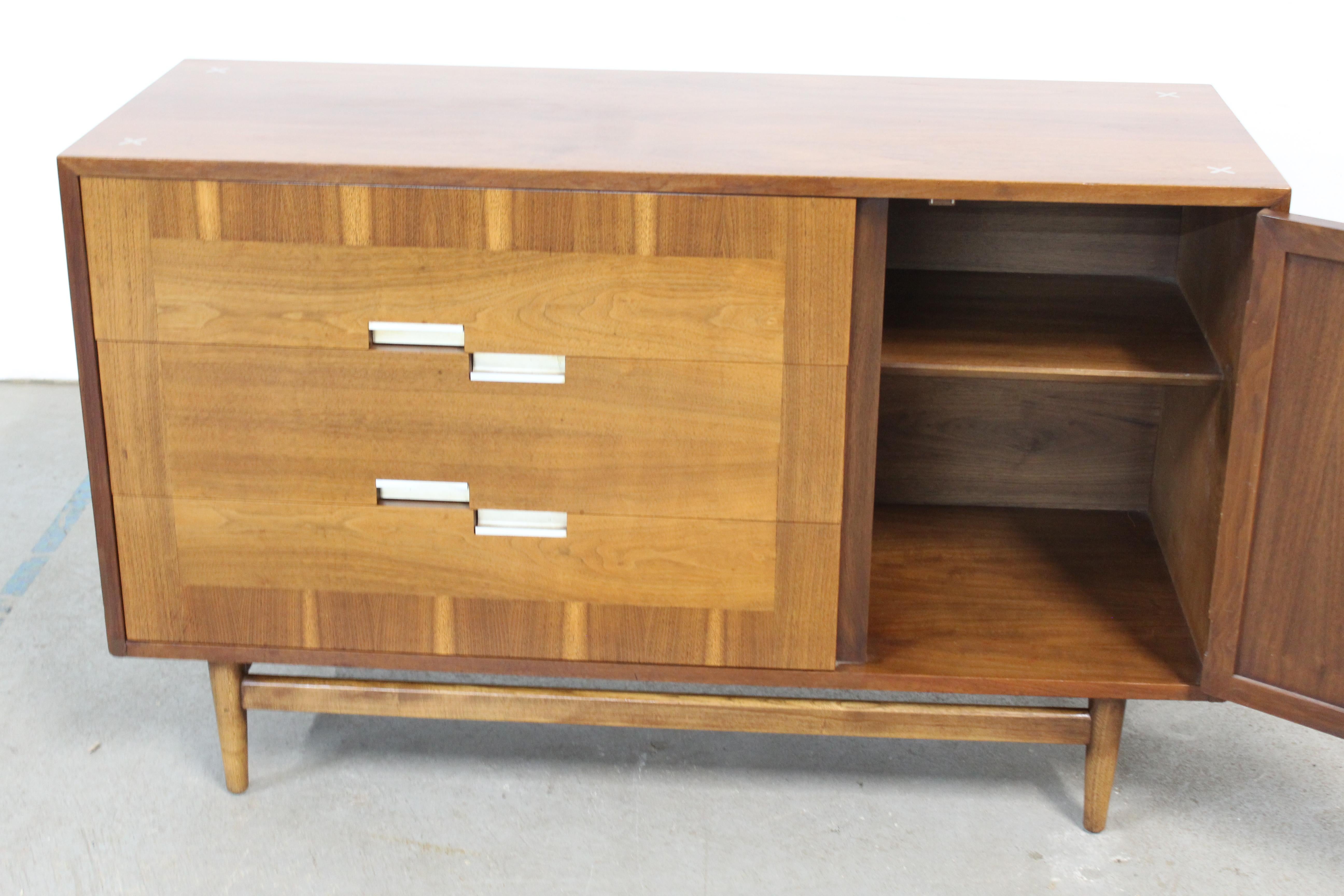 Mid-Century Modern Walnut Mini Sideboard/Credenza by American of Martinsville 4