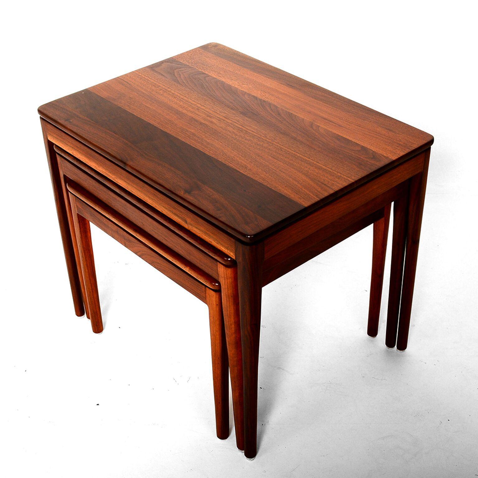 Mid-Century Modern Walnut Nesting Tables by Kipp Stewart for Drexel, 1950s In Good Condition In Chula Vista, CA