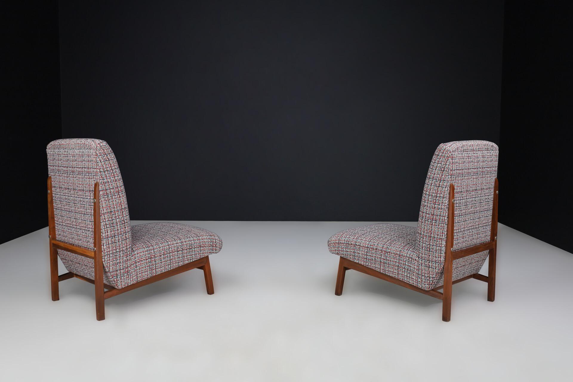 Mid-Century Modern Walnut & Newly Upholstered Lounge Chairs, Italy, 1960s For Sale 5