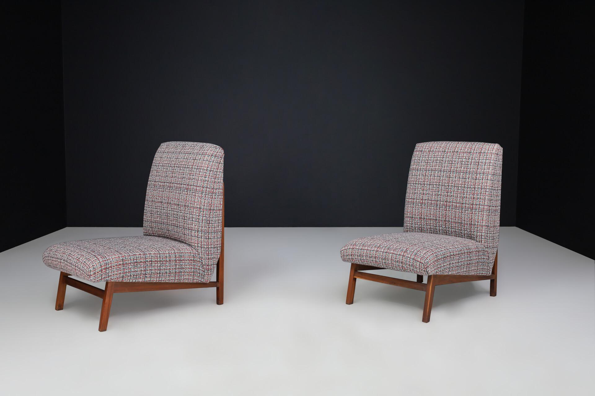 Mid-Century Modern Walnut & Newly Upholstered Lounge Chairs, Italy, 1960s

This elegant pair of mid-century modern lounge chairs was crafted in Italy during the 1960s and reflects the minimalist sophistication of the era. Constructed from solid
