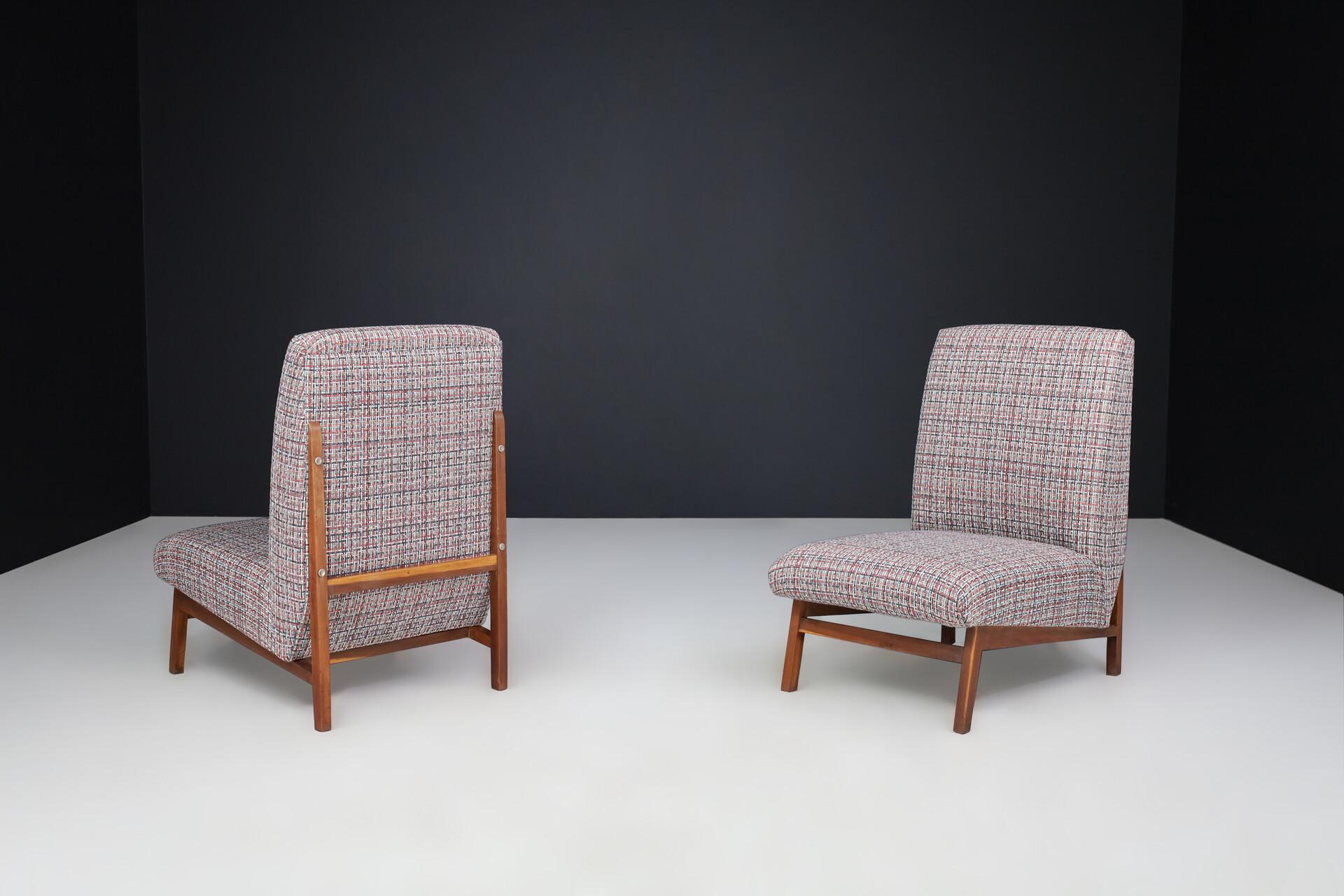 Italian Mid-Century Modern Walnut & Newly Upholstered Lounge Chairs, Italy, 1960s For Sale