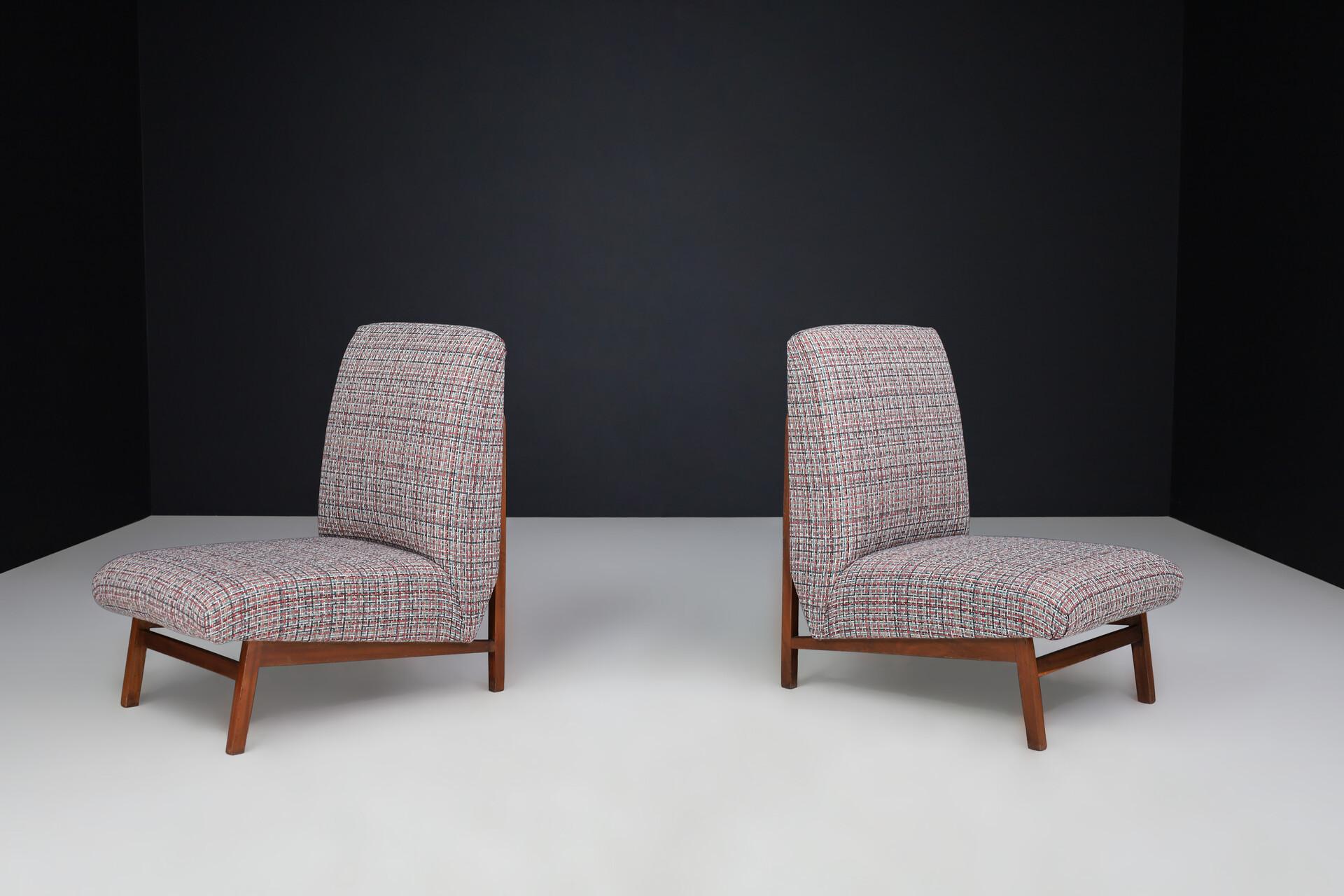 Mid-Century Modern Walnut & Newly Upholstered Lounge Chairs, Italy, 1960s For Sale 1