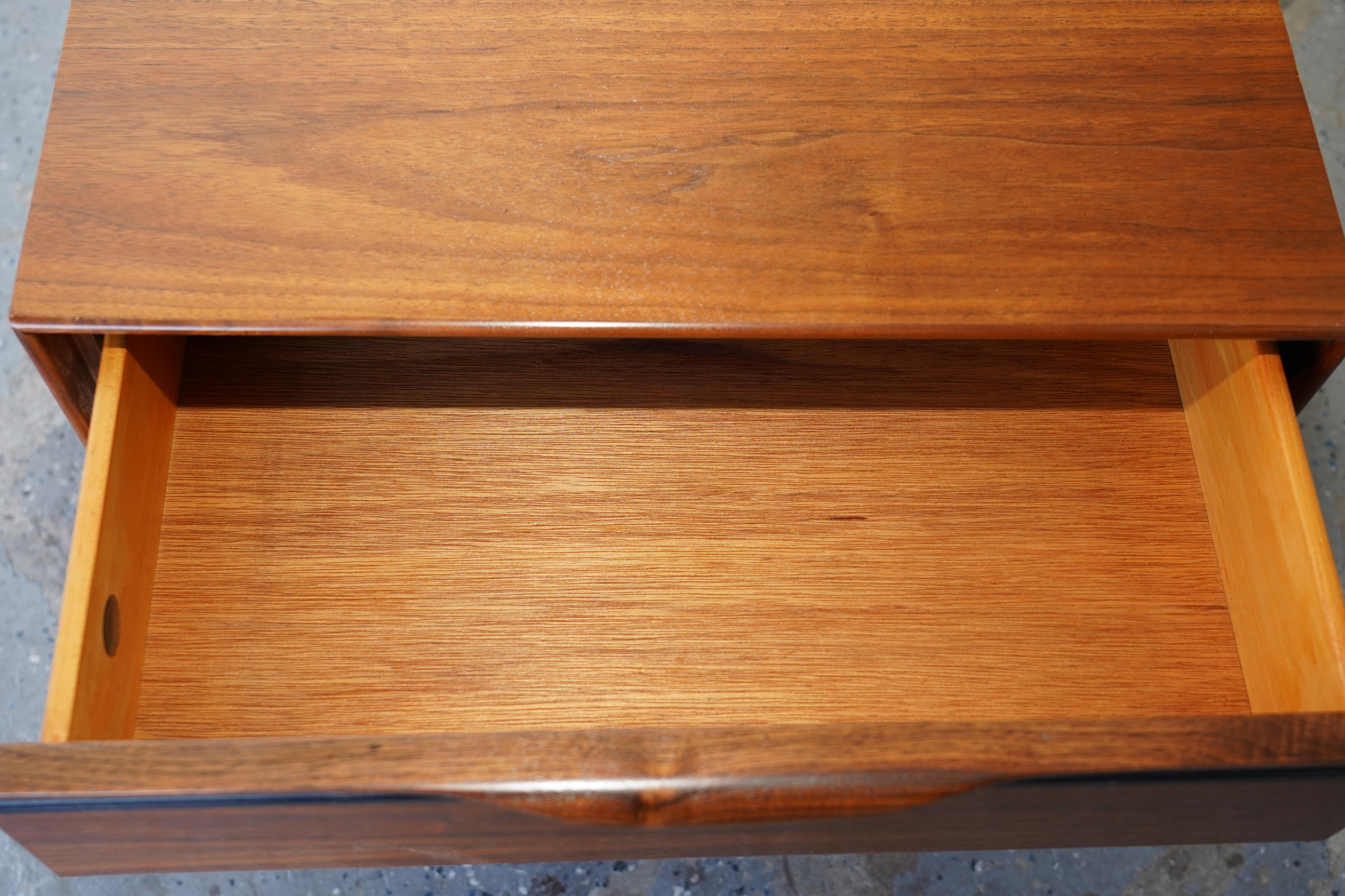 Mid-Century Modern Walnut Nightstand by John Kapel for Glenn of California 2