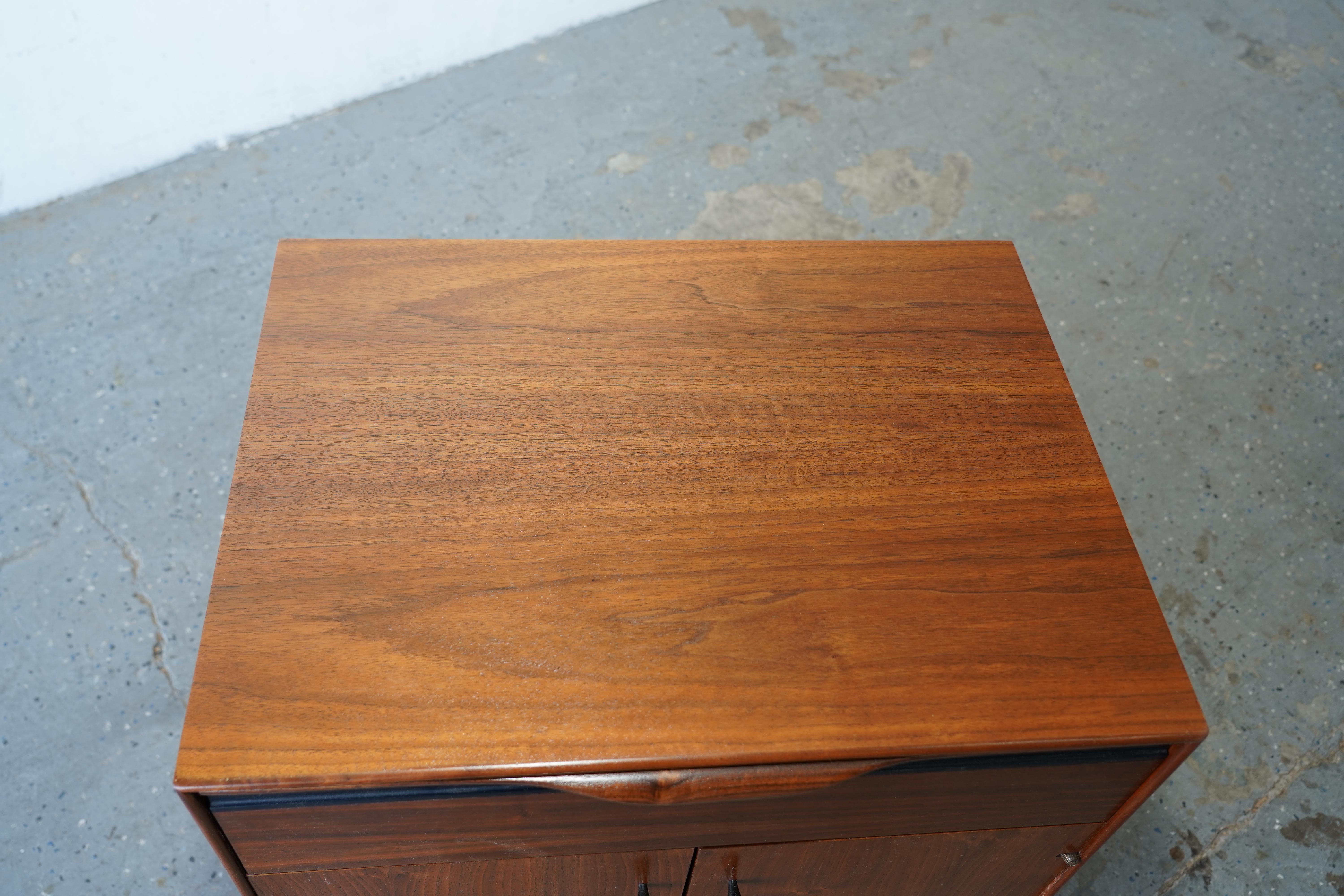 Mid-Century Modern Walnut Nightstand by John Kapel for Glenn of California 5