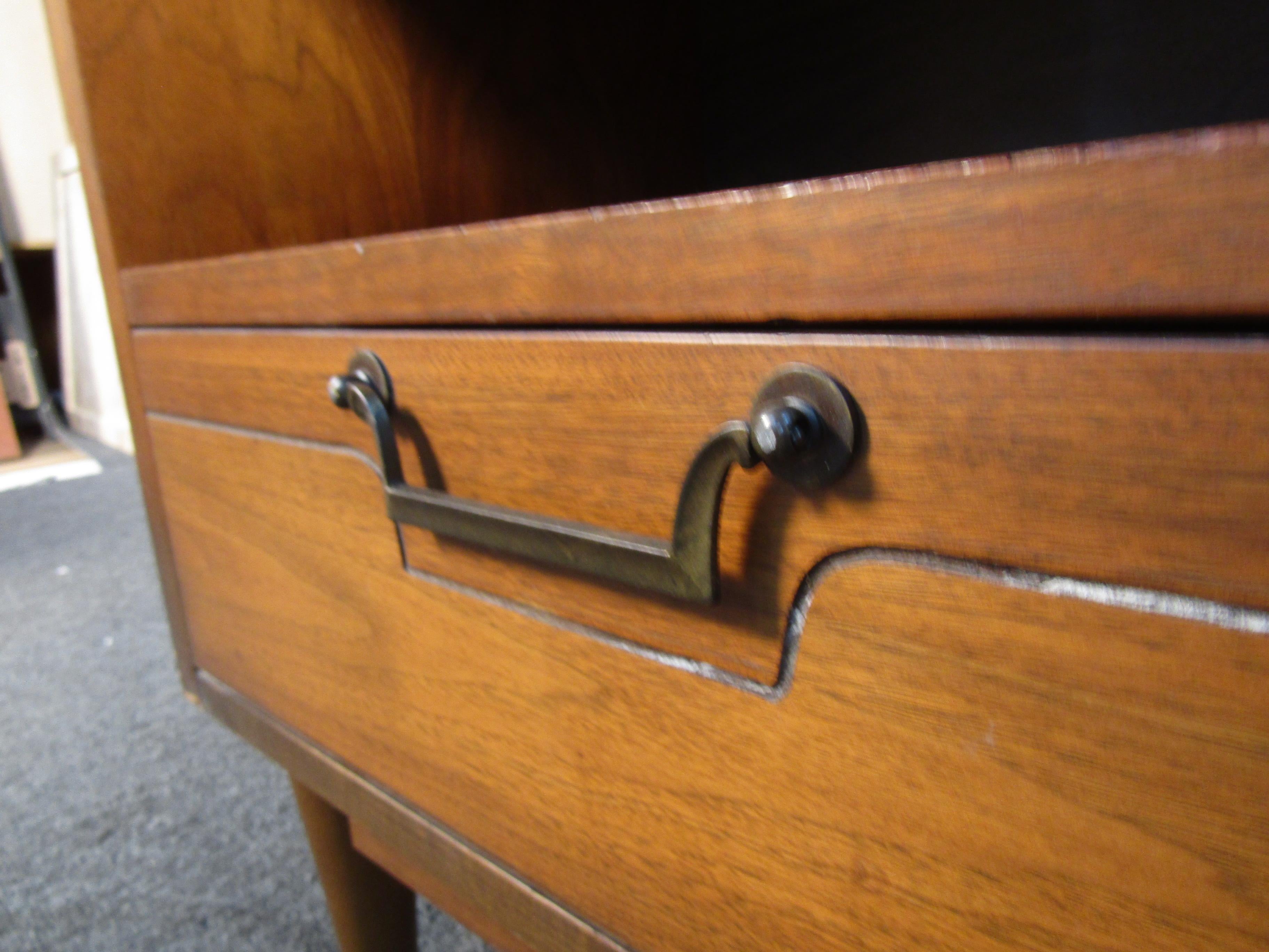 Mid-Century Modern Walnut Nightstand 4